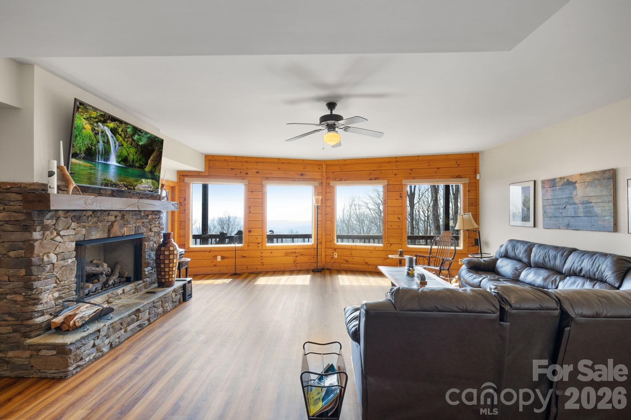 277 Kestrel Court — Sapphire
