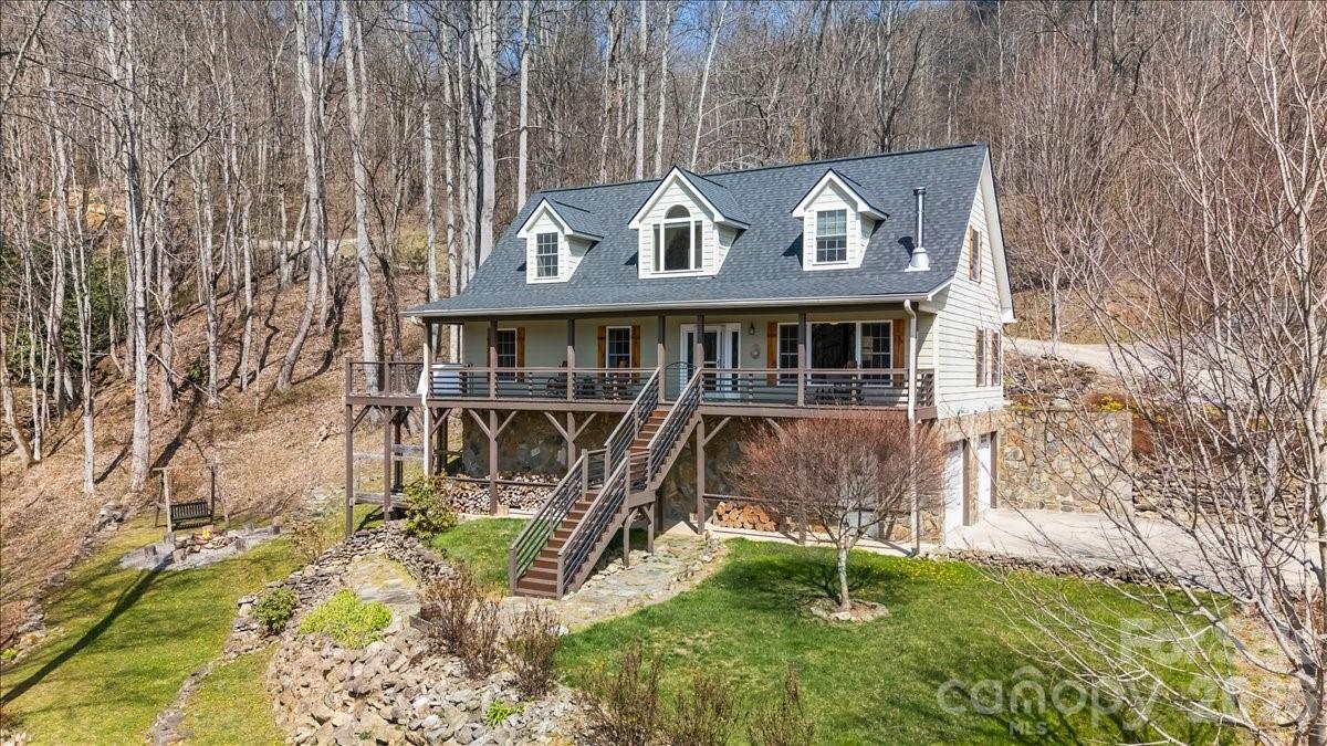 1045 Upward Way — Waynesville