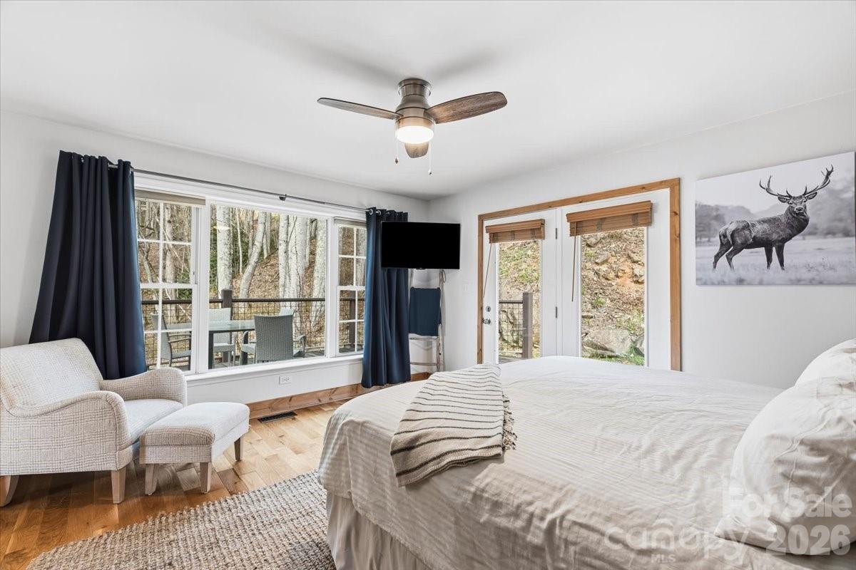 1045 Upward Way — Waynesville