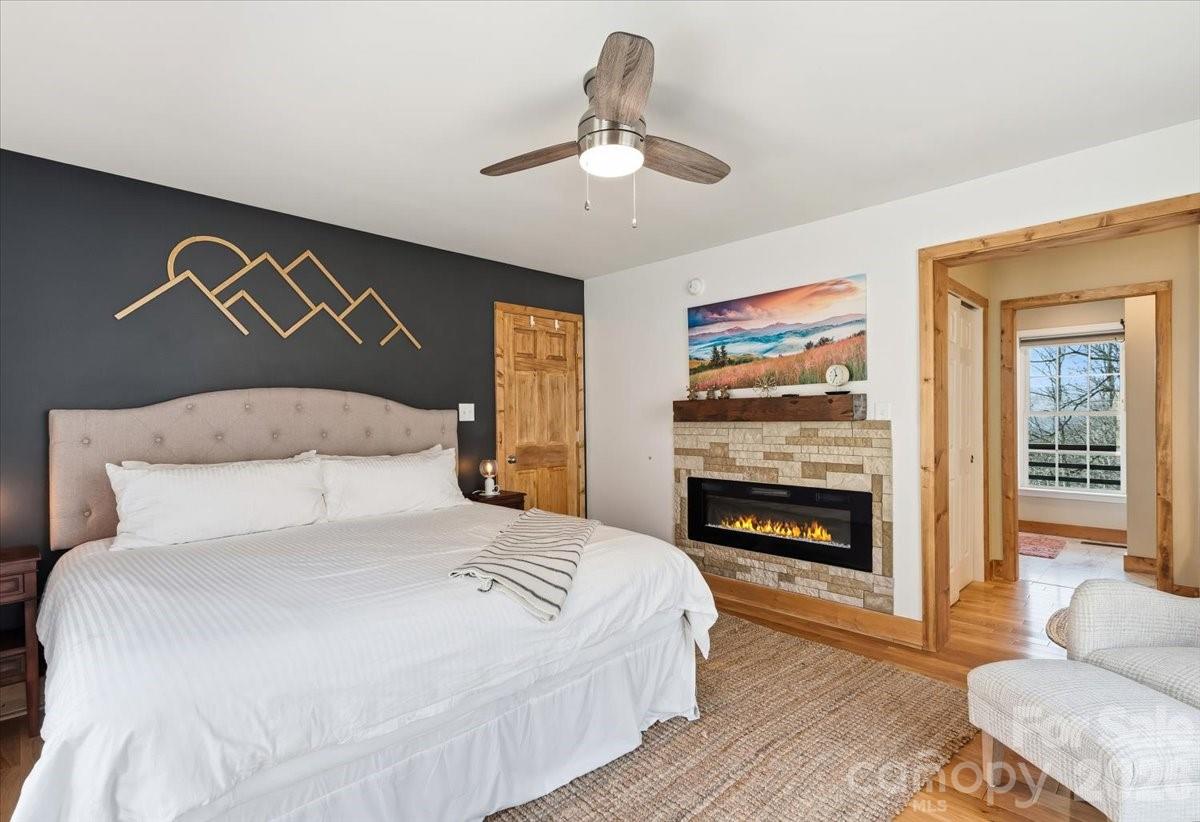 1045 Upward Way — Waynesville