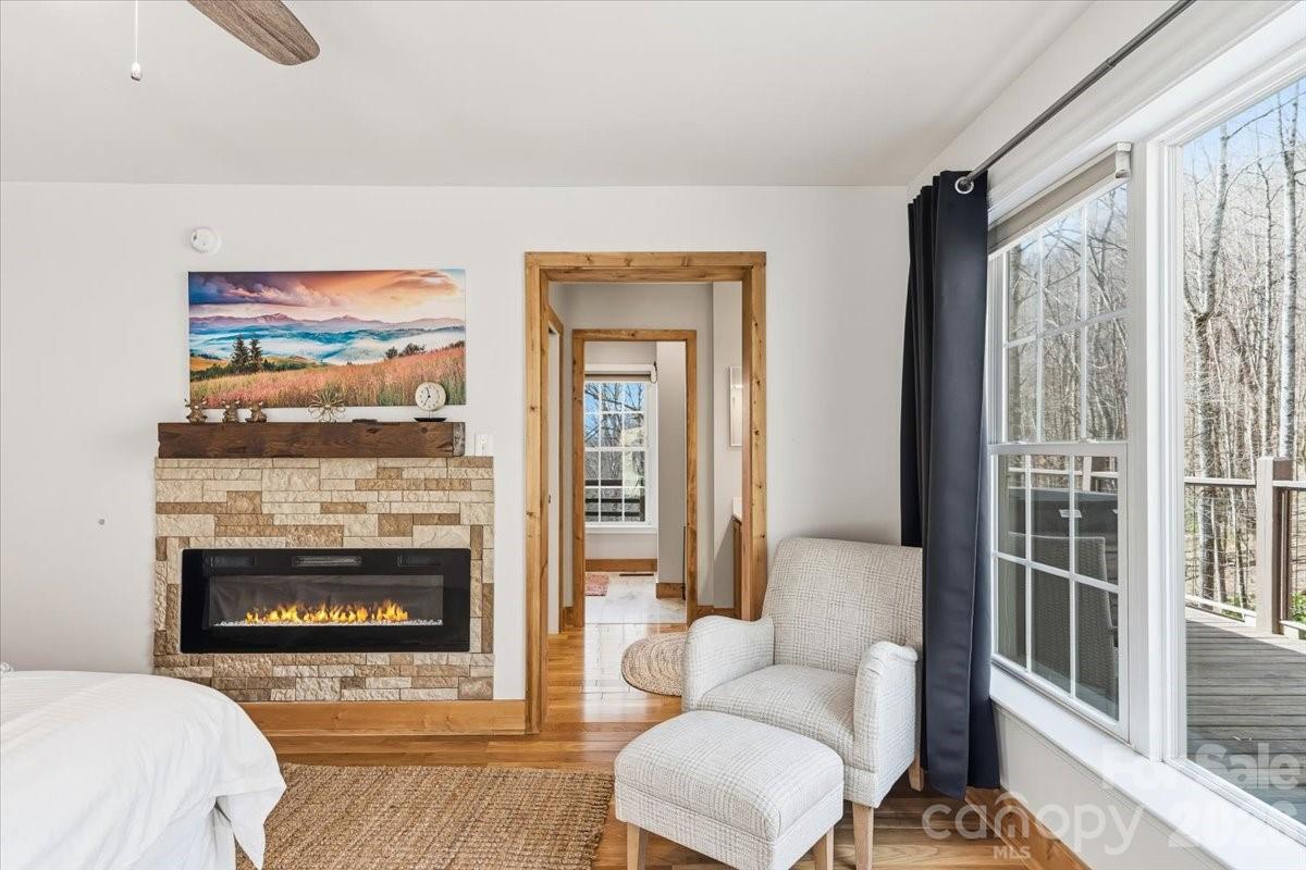 1045 Upward Way — Waynesville