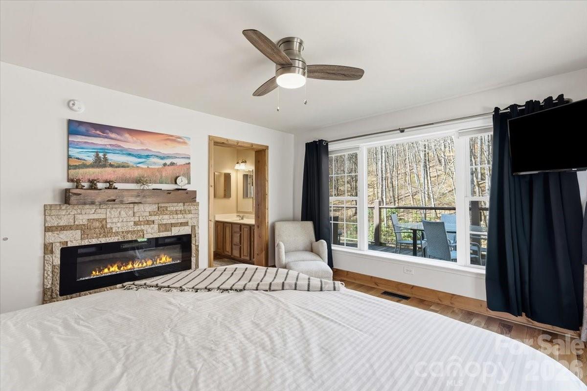 1045 Upward Way — Waynesville