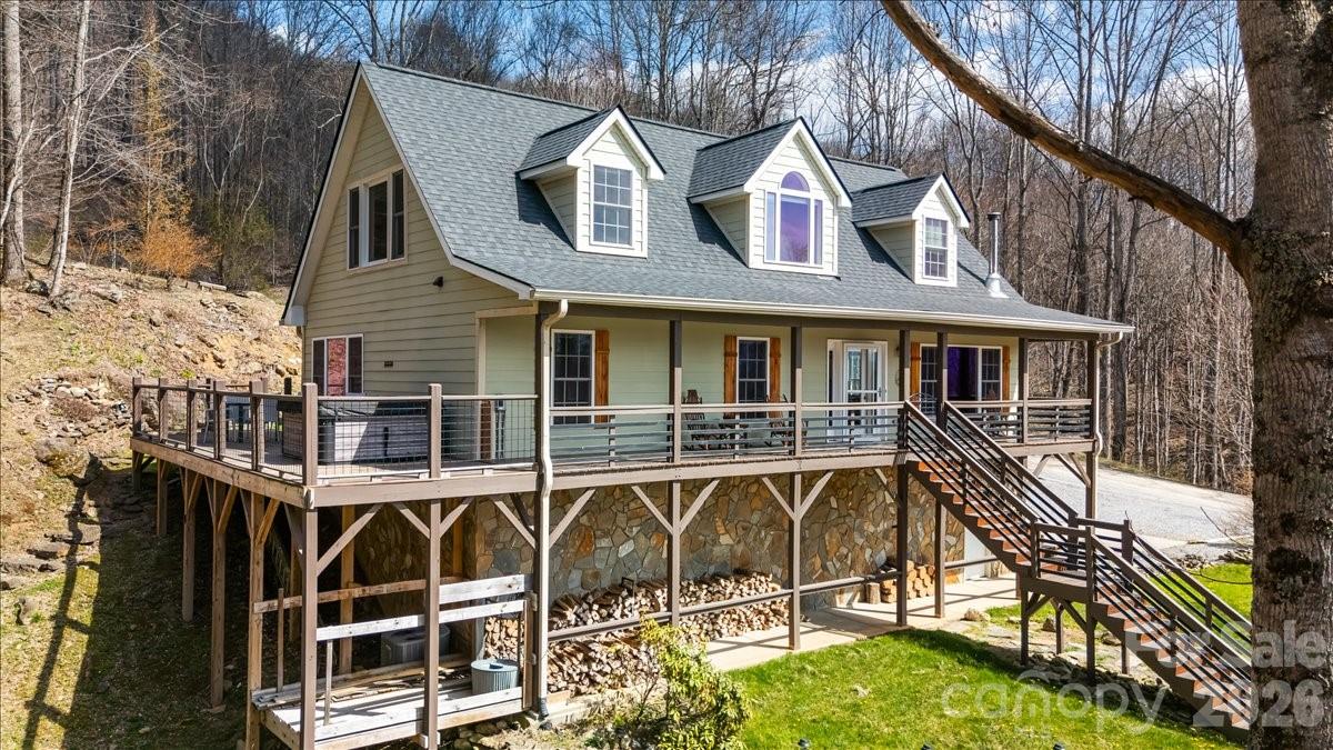 1045 Upward Way — Waynesville