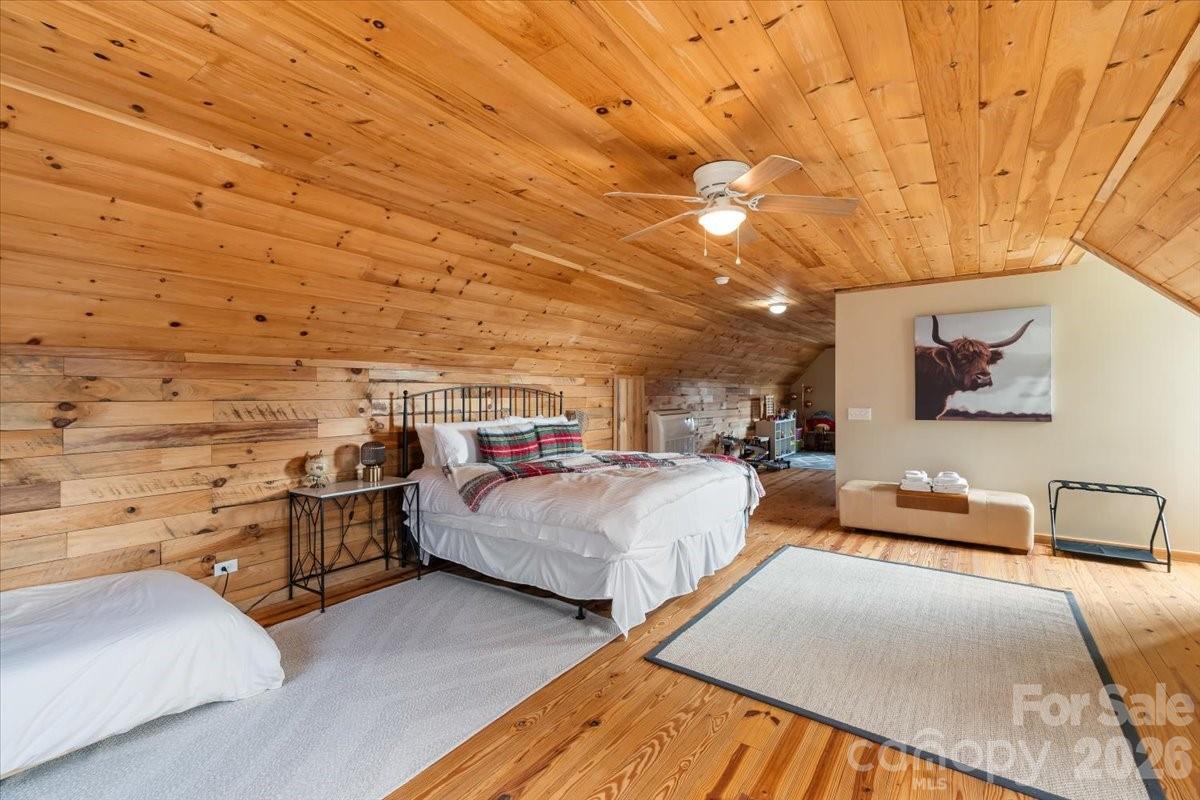 1045 Upward Way — Waynesville