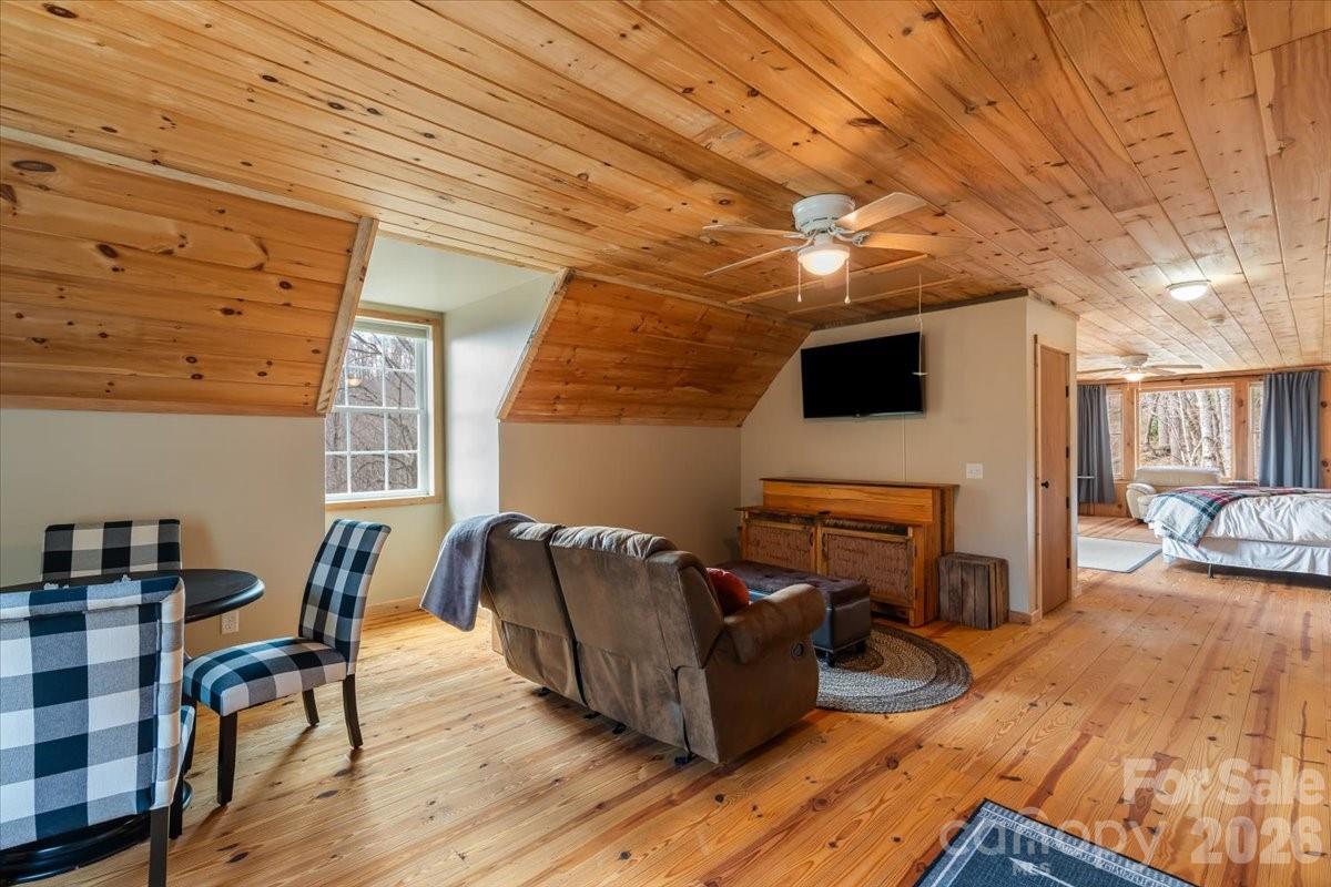 1045 Upward Way — Waynesville
