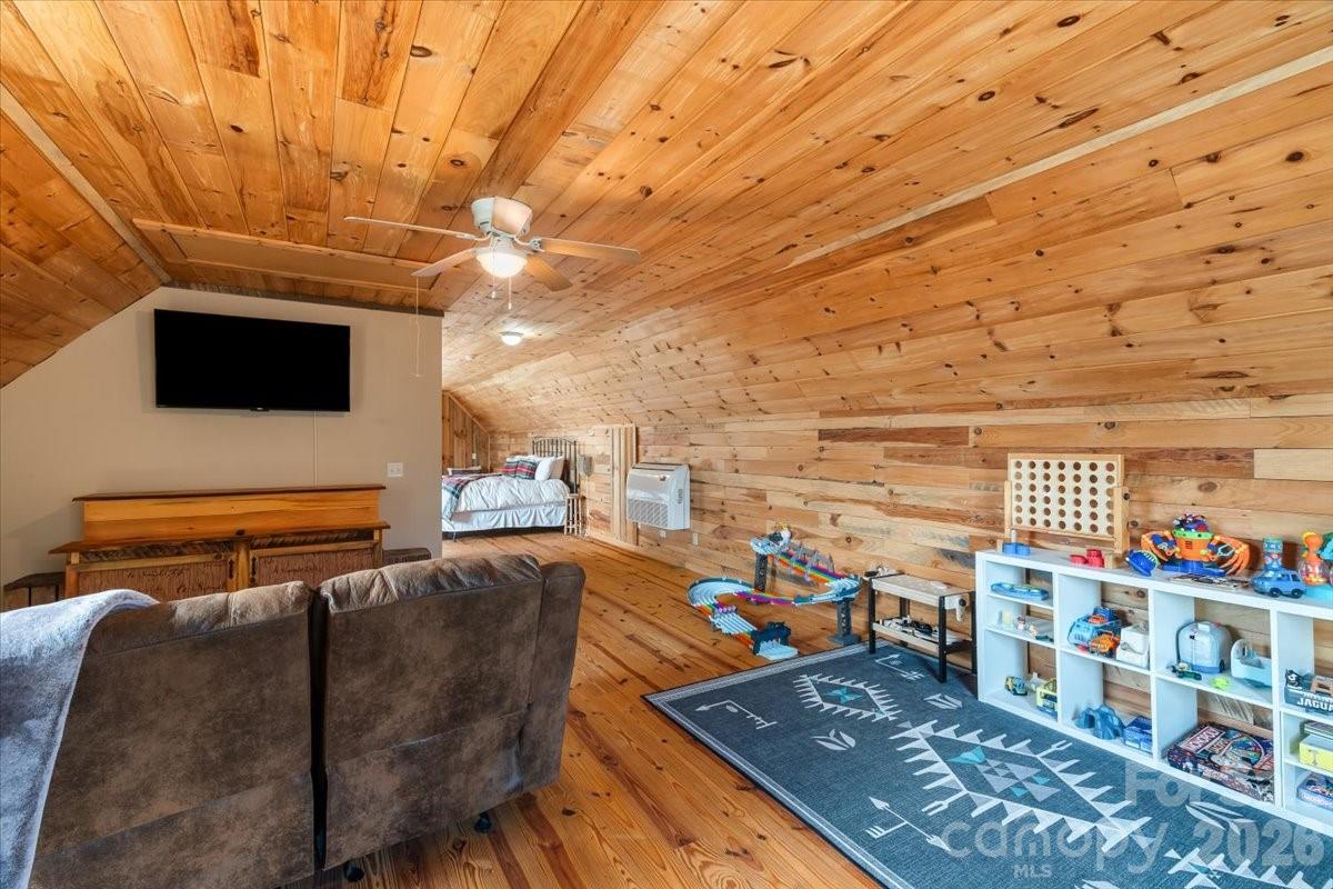 1045 Upward Way — Waynesville
