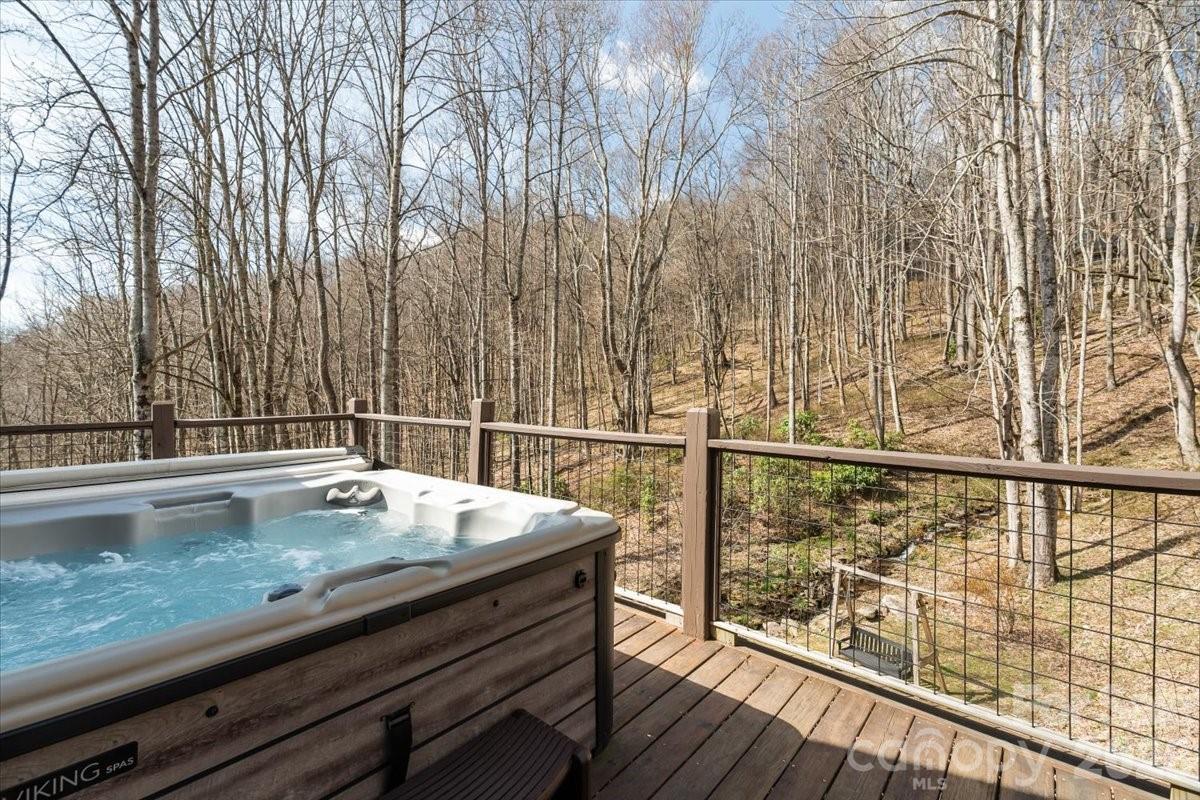 1045 Upward Way — Waynesville