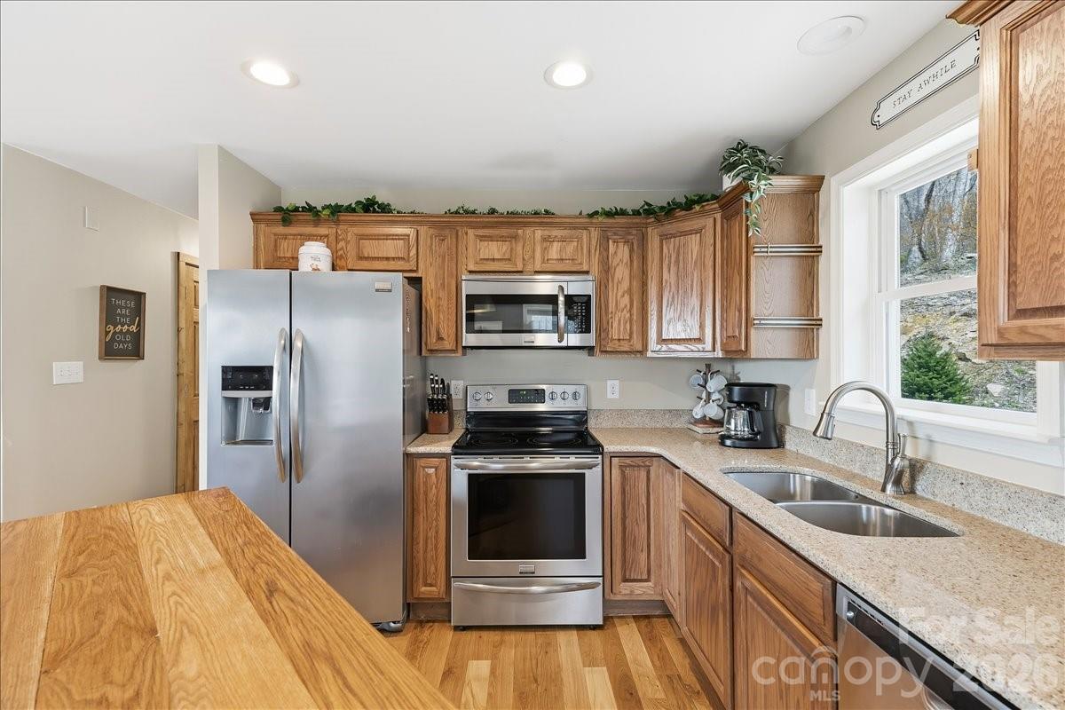 1045 Upward Way — Waynesville