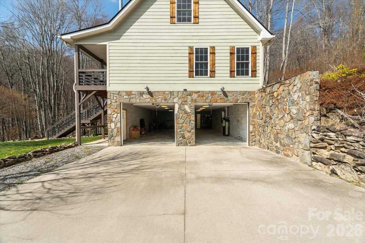 1045 Upward Way — Waynesville
