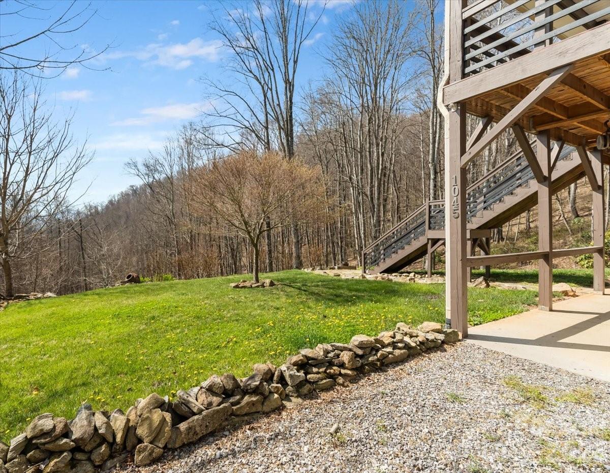 1045 Upward Way — Waynesville