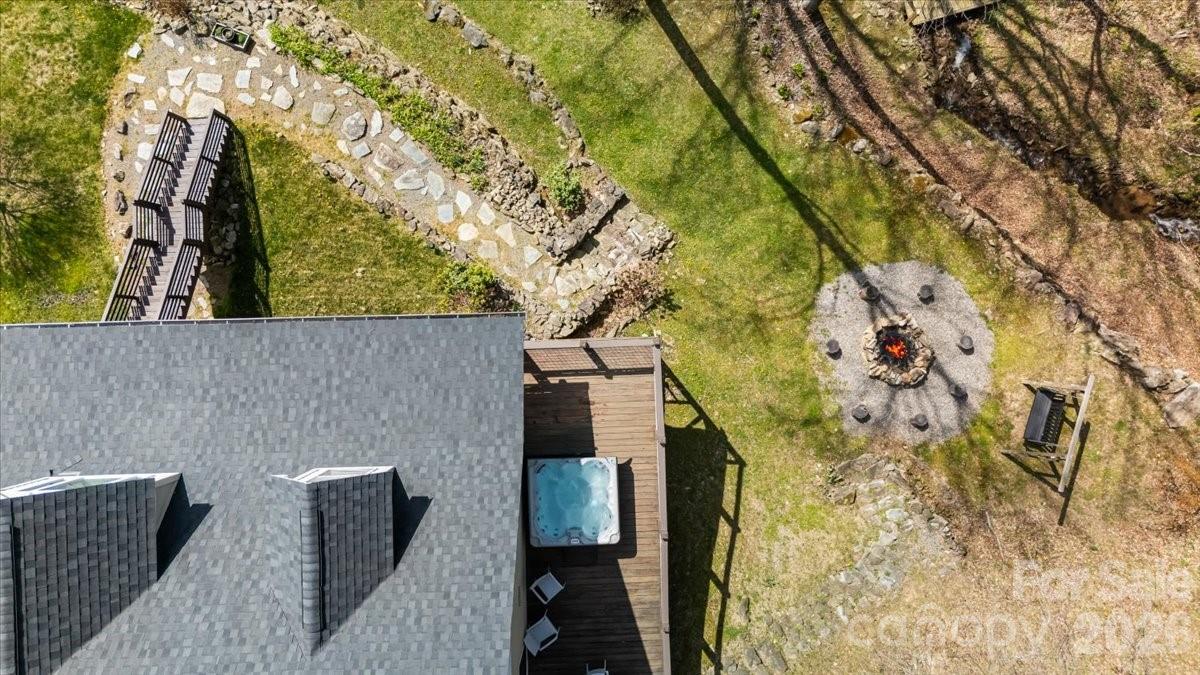 1045 Upward Way — Waynesville