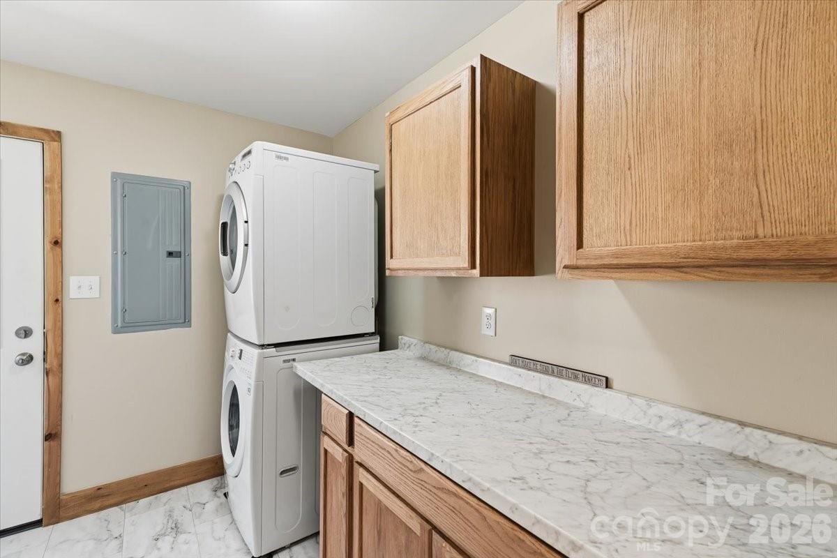1045 Upward Way — Waynesville