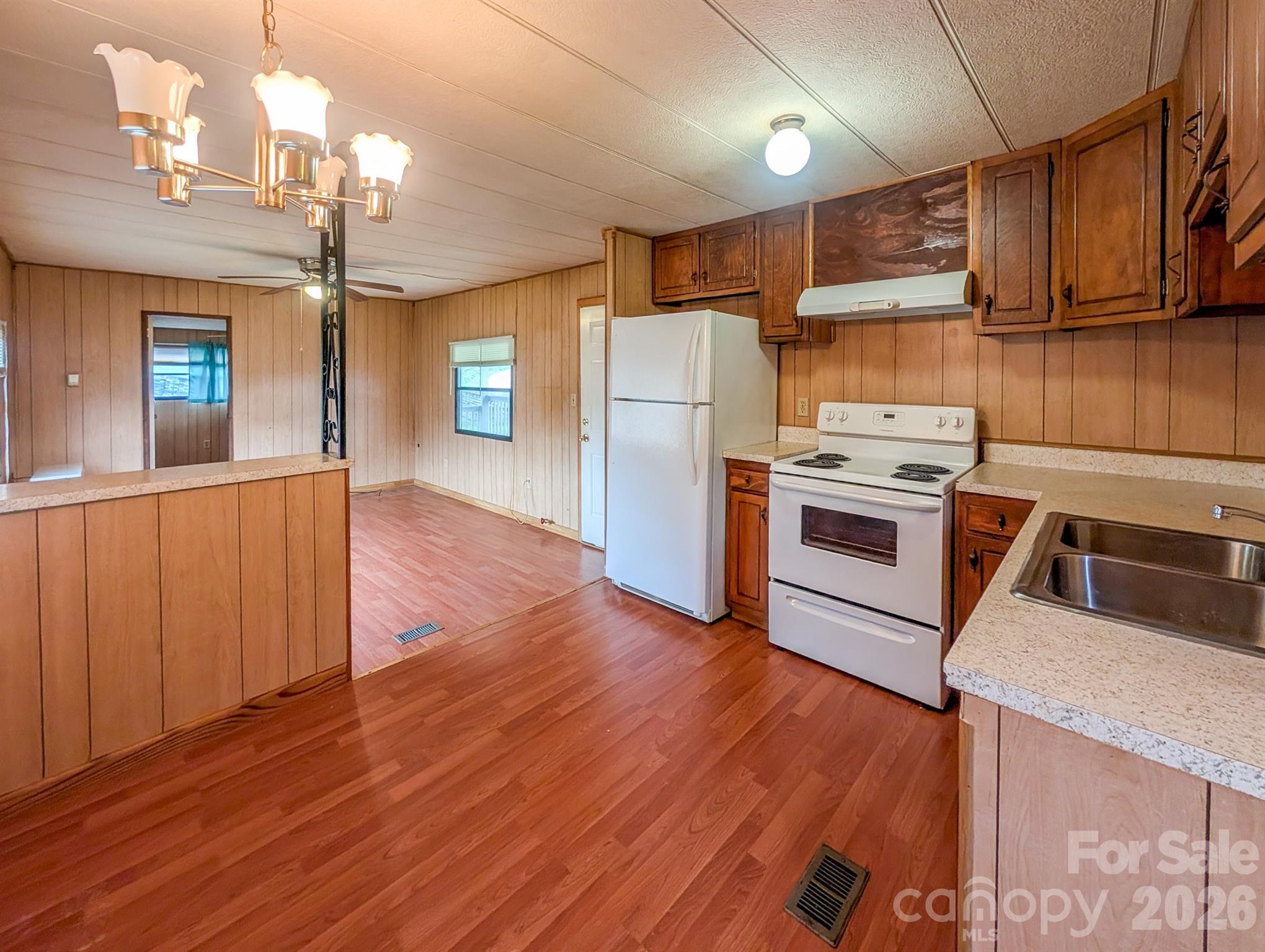107 Mockingbird Lane — Burnsville