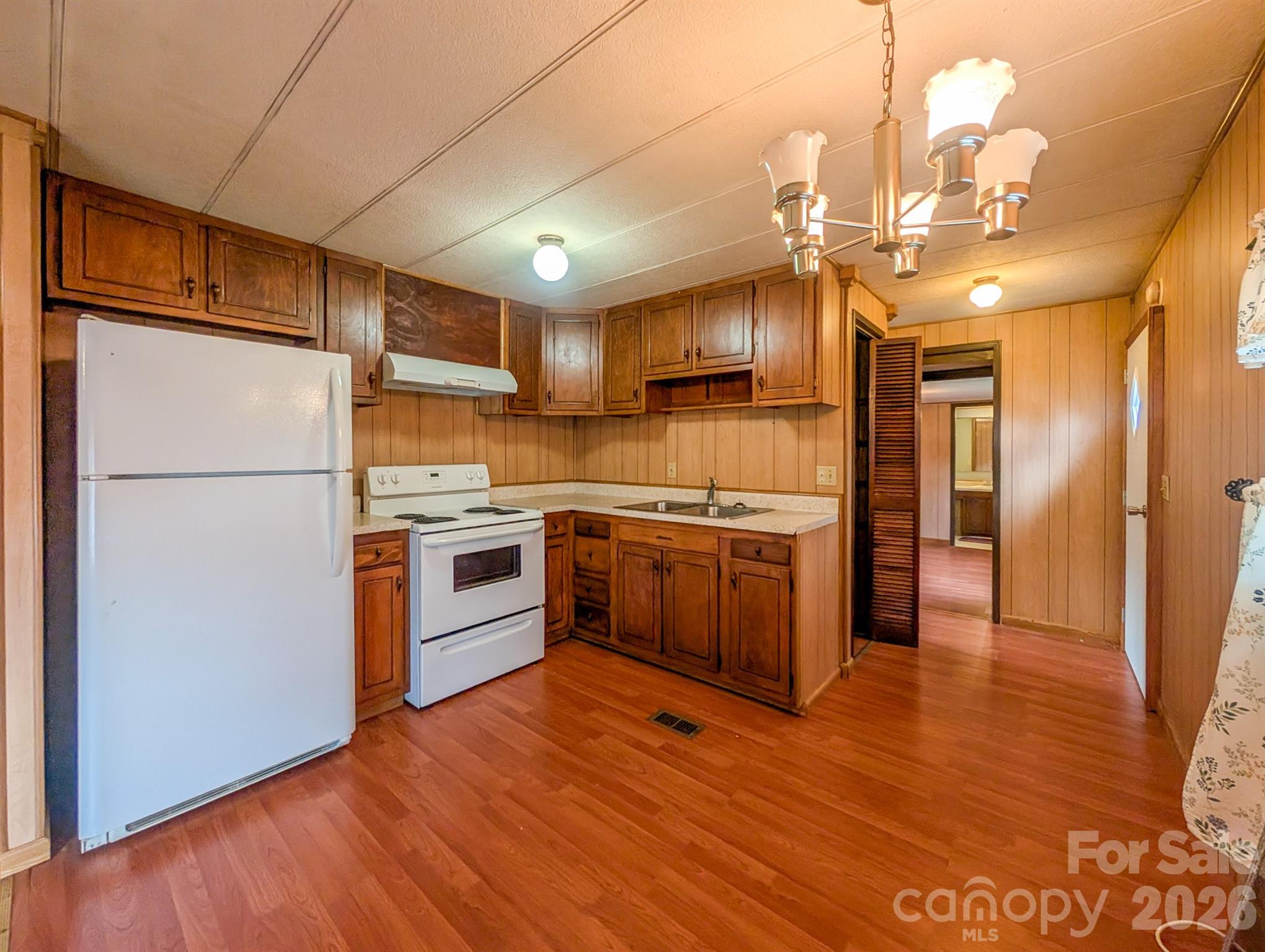 107 Mockingbird Lane — Burnsville