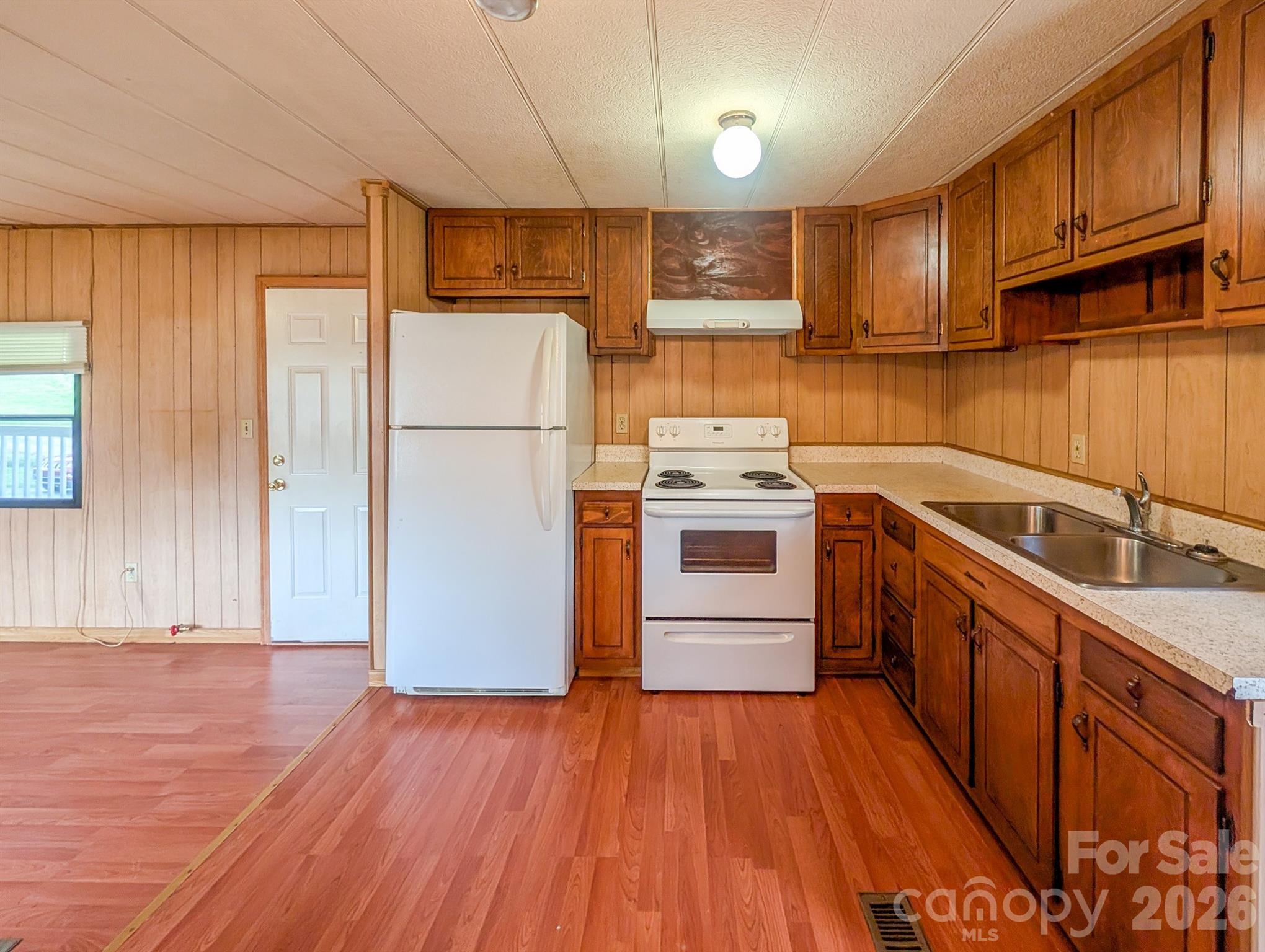 107 Mockingbird Lane — Burnsville