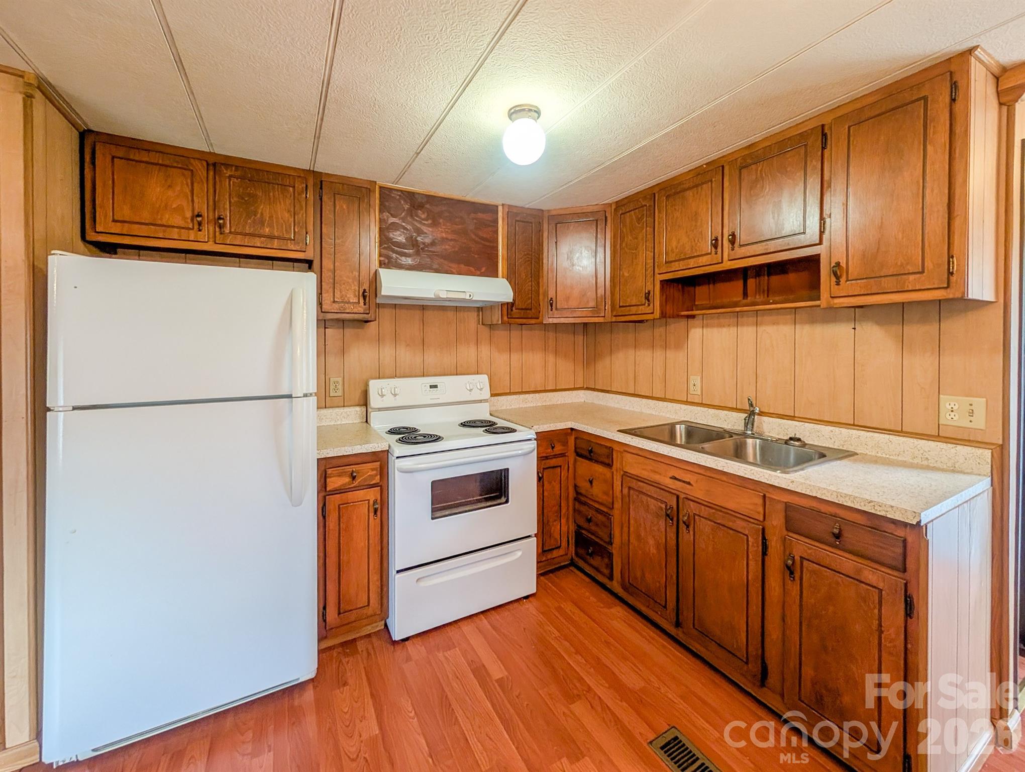 107 Mockingbird Lane — Burnsville