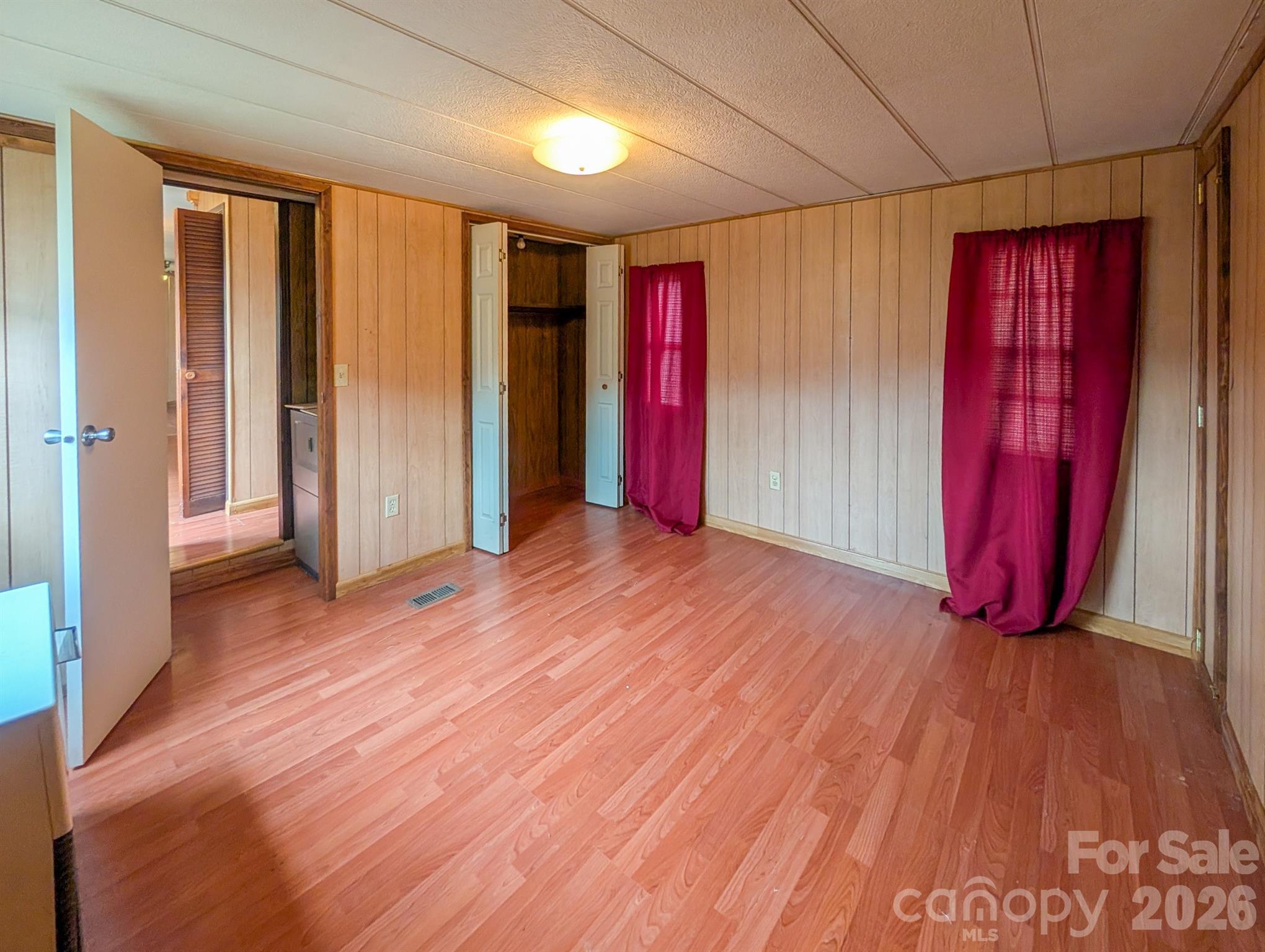107 Mockingbird Lane — Burnsville
