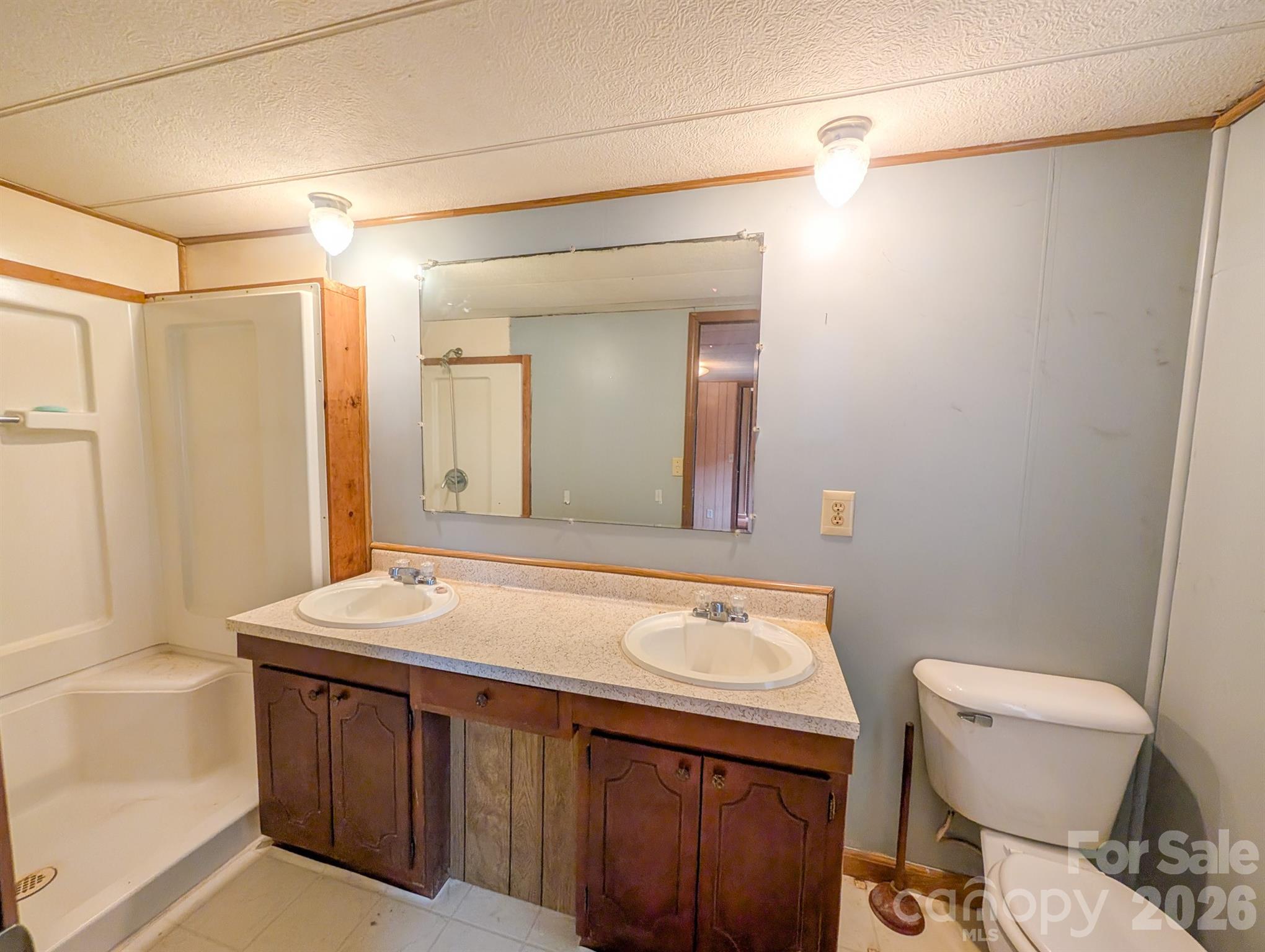 107 Mockingbird Lane — Burnsville