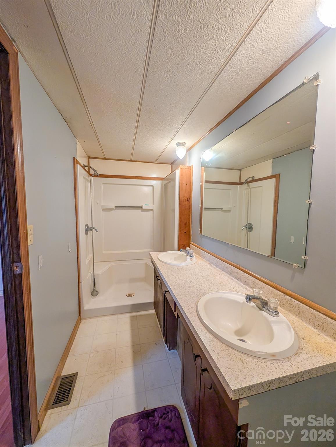 107 Mockingbird Lane — Burnsville
