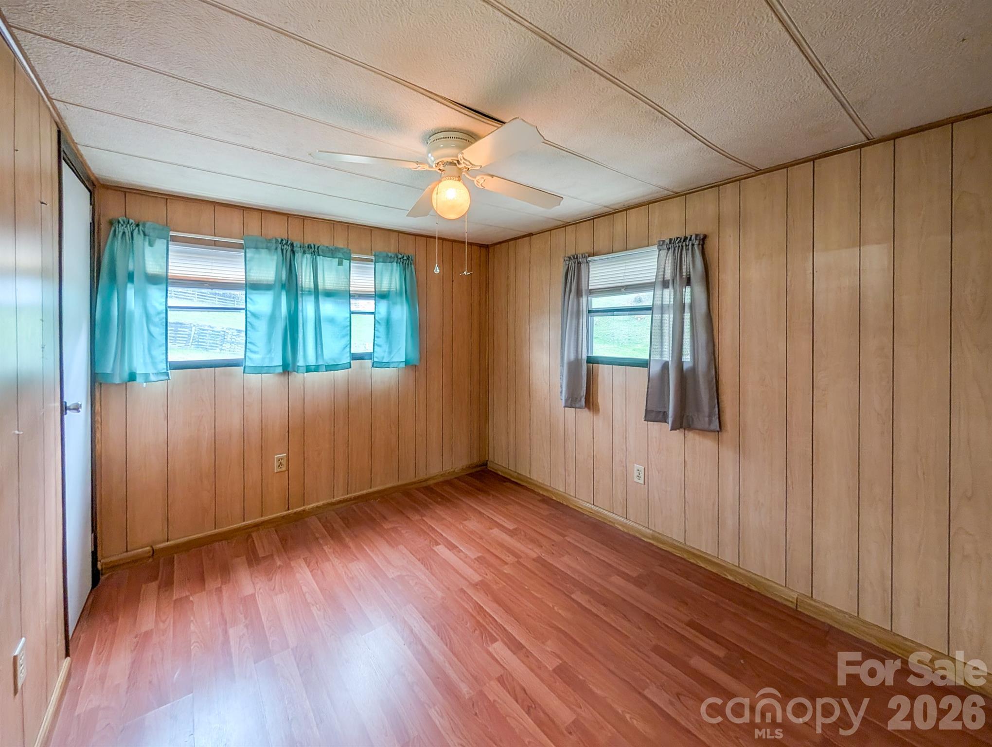 107 Mockingbird Lane — Burnsville