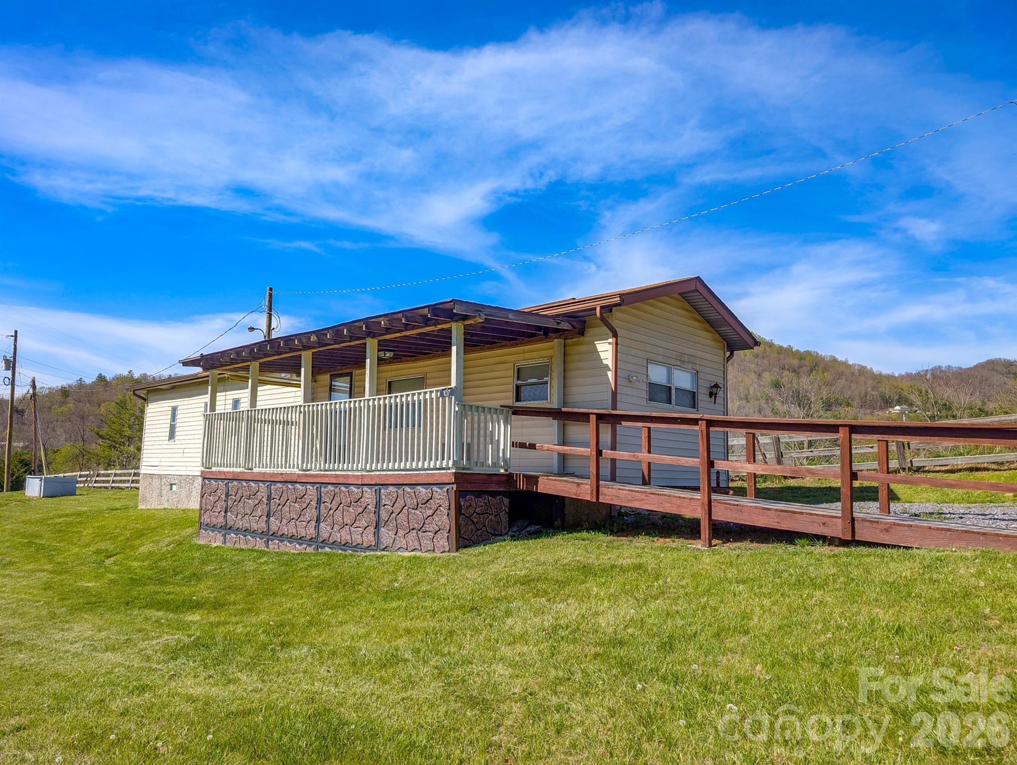 107 Mockingbird Lane — Burnsville