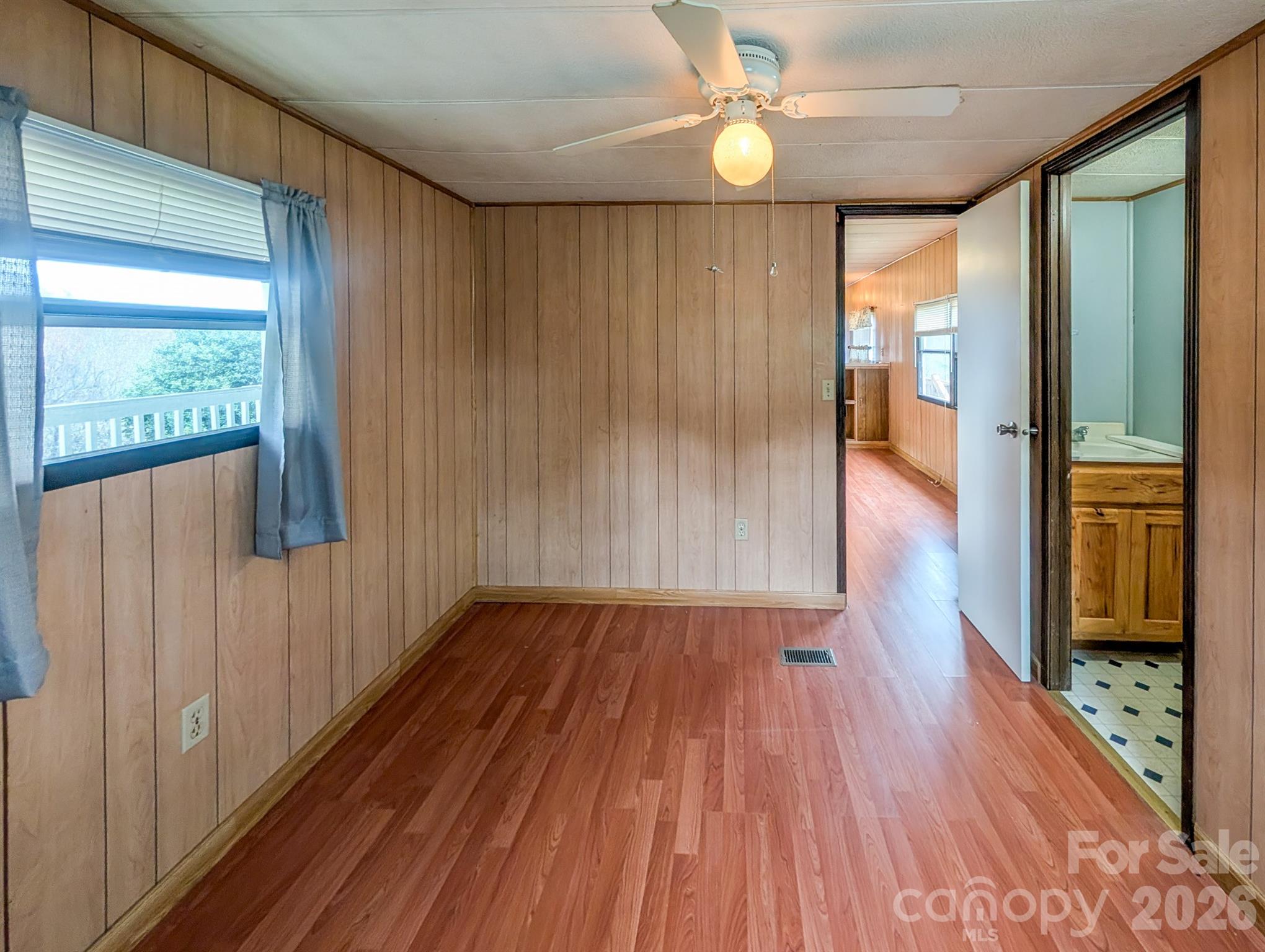 107 Mockingbird Lane — Burnsville