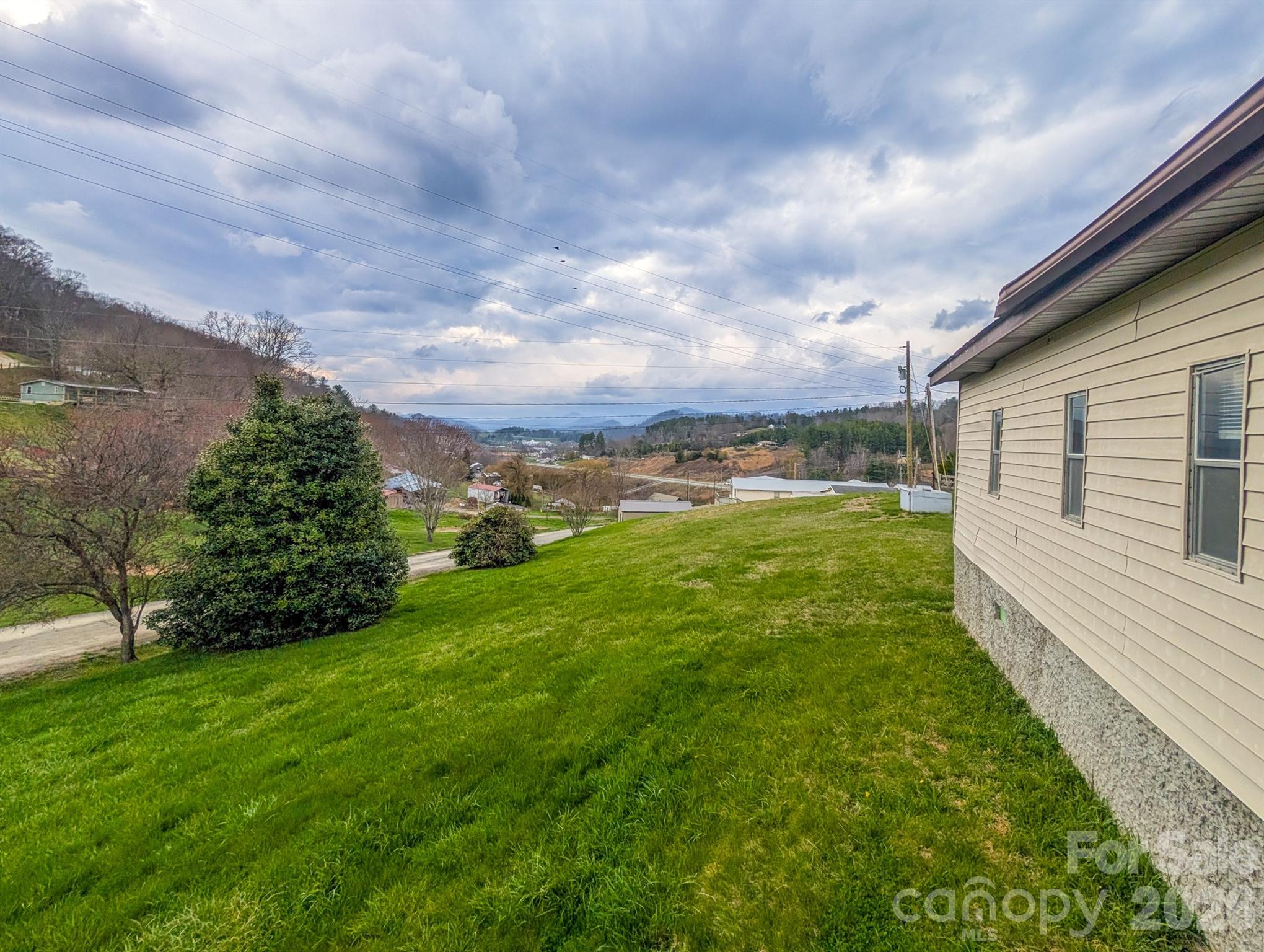 107 Mockingbird Lane — Burnsville