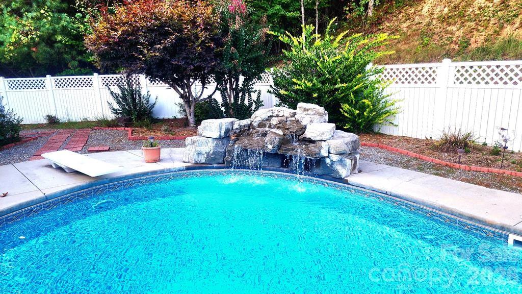112 Hawks Nest Ridge — Cullowhee