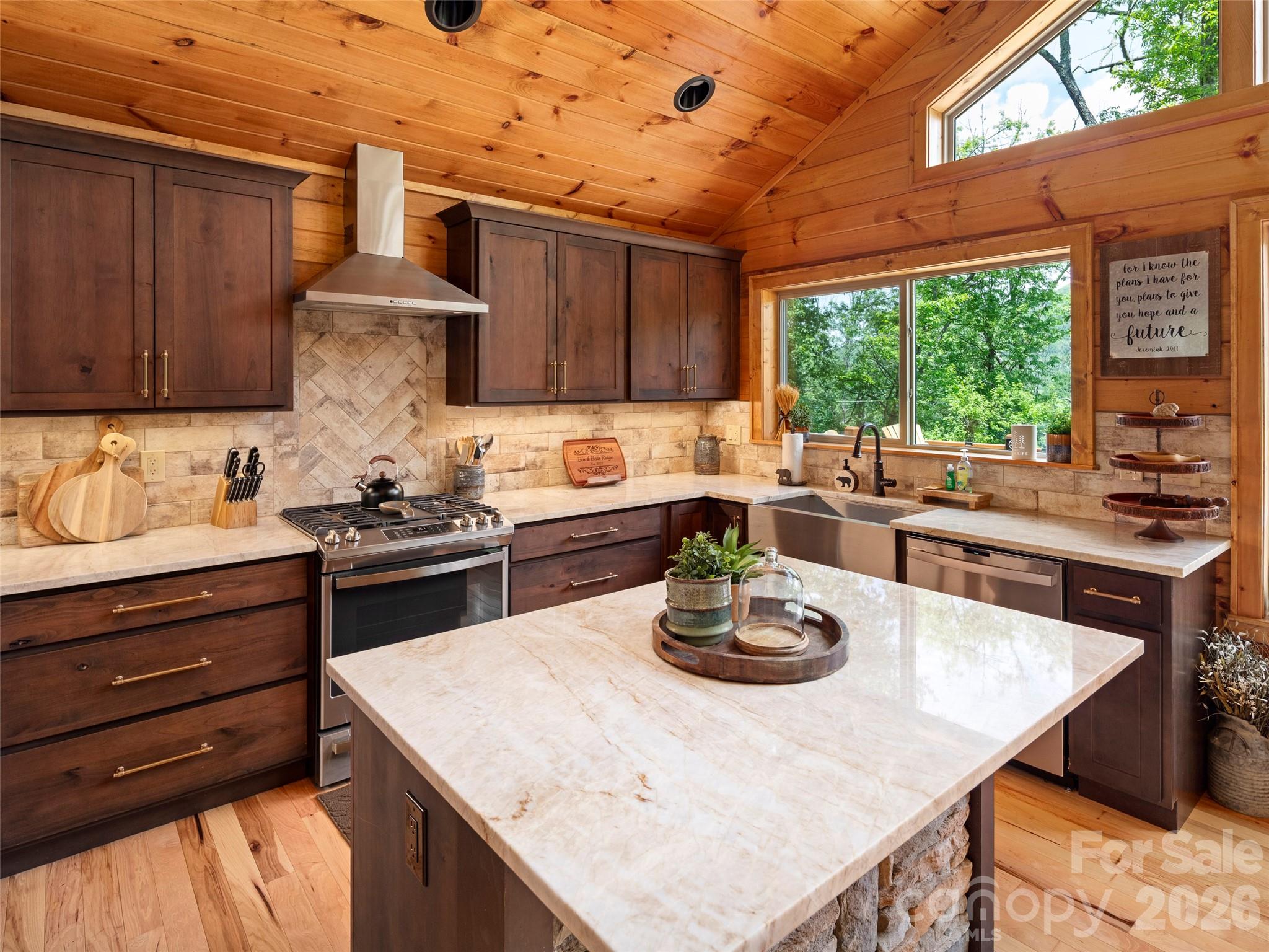 85 Iga Trail — Maggie Valley