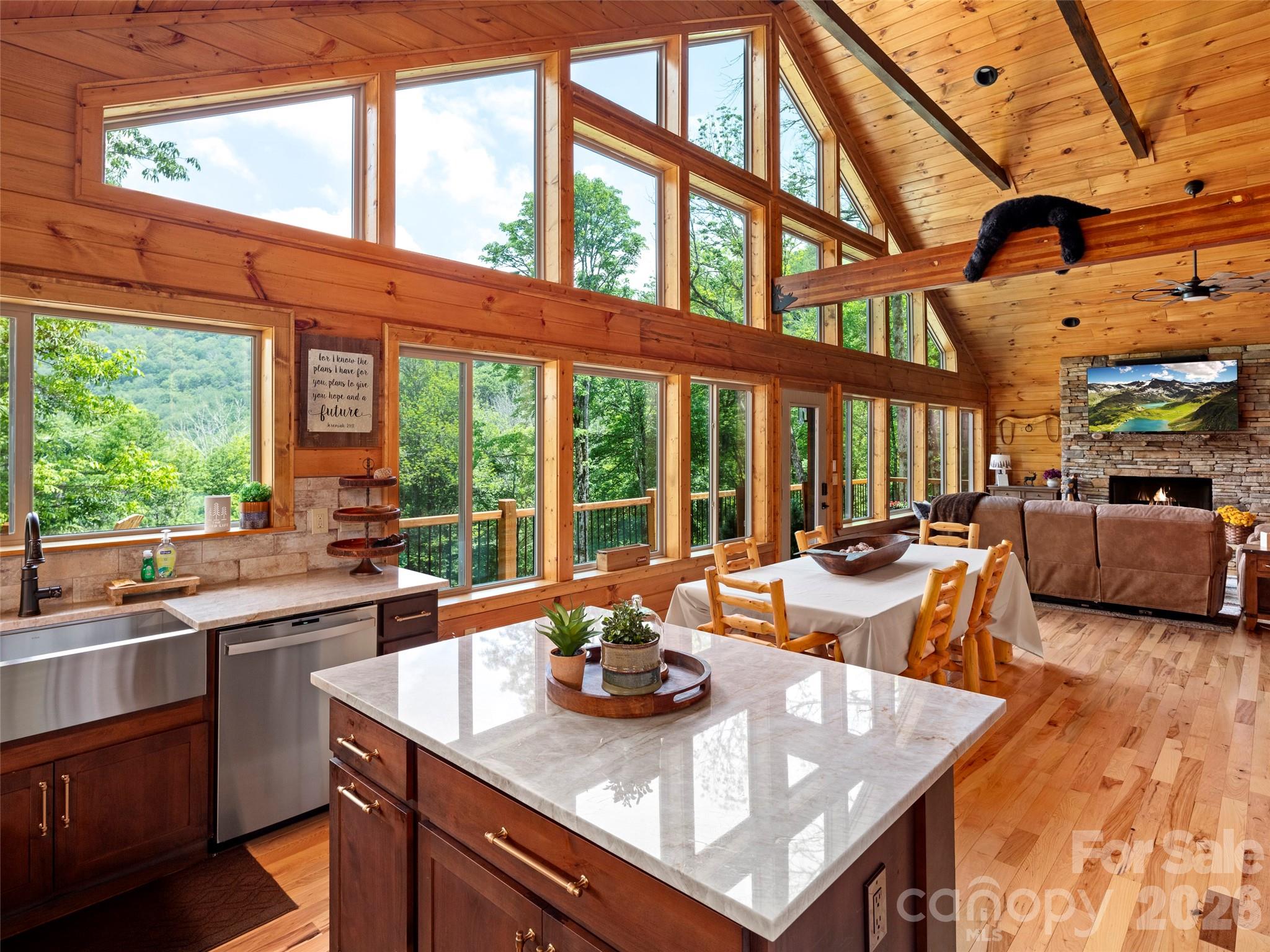 85 Iga Trail — Maggie Valley