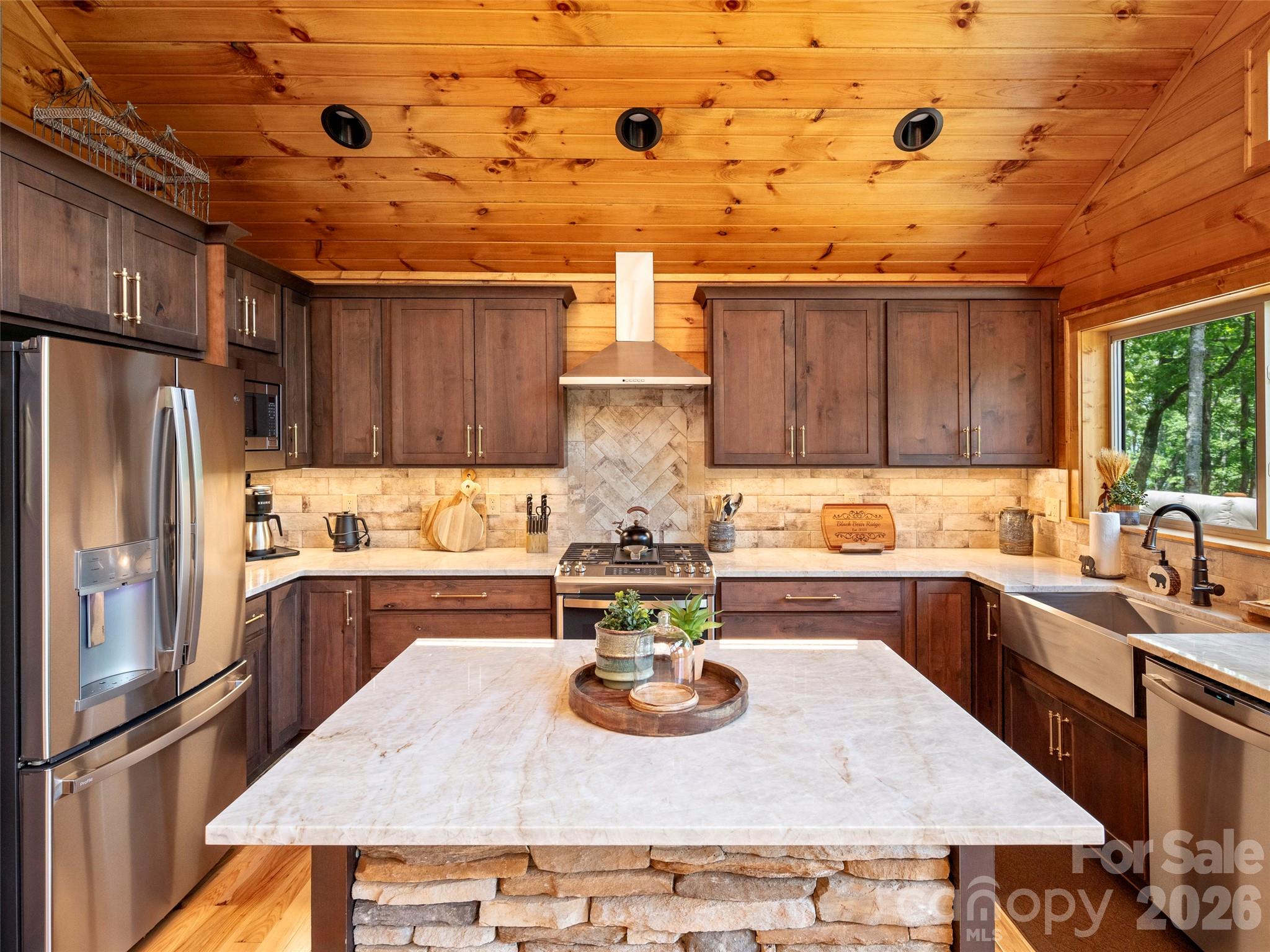 85 Iga Trail — Maggie Valley