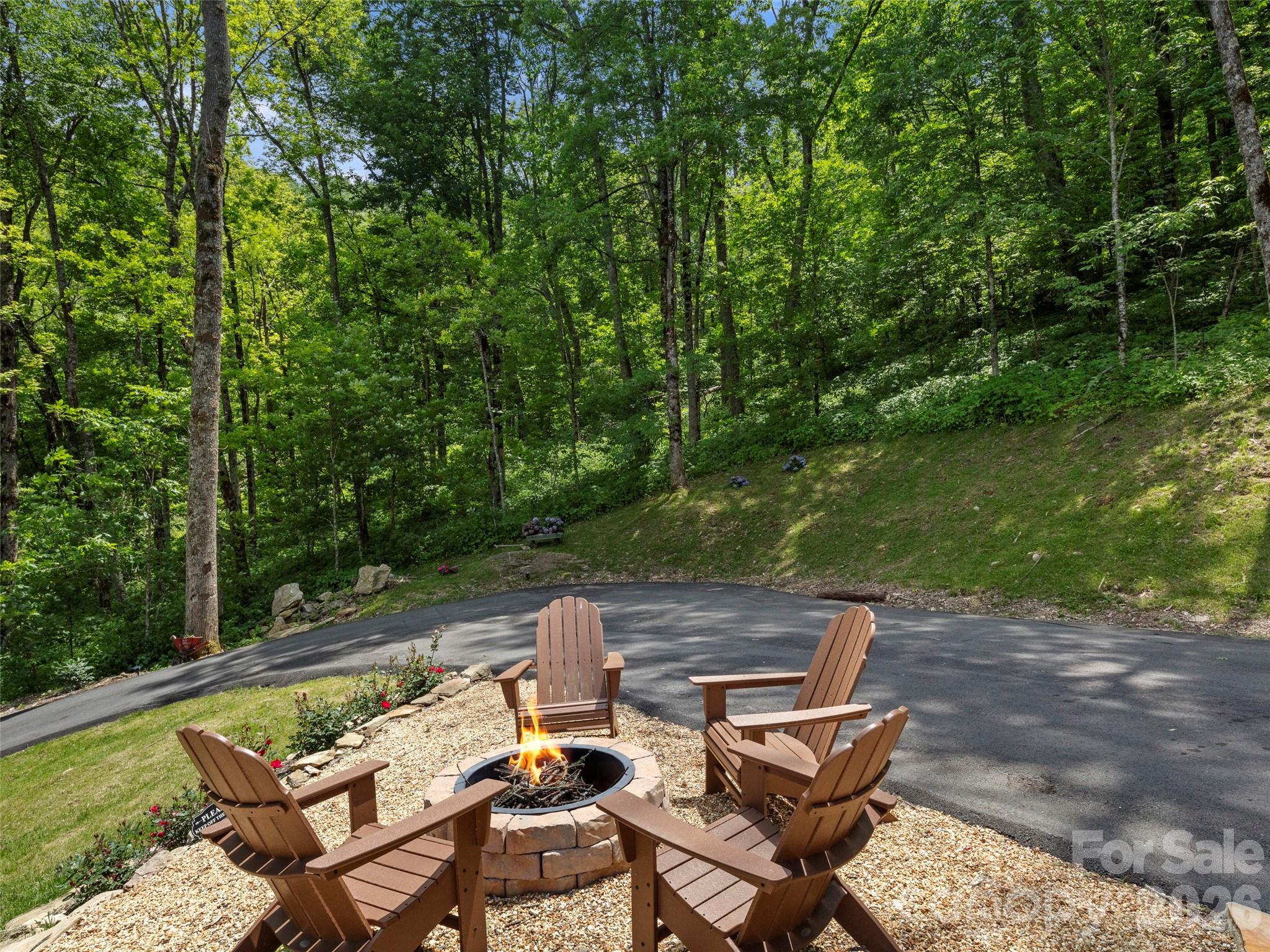 85 Iga Trail — Maggie Valley