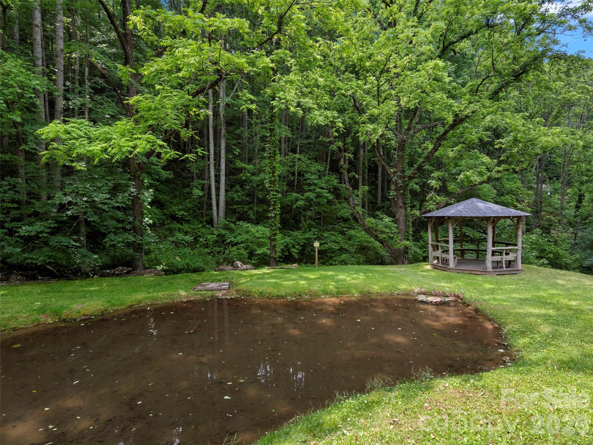 85 Iga Trail — Maggie Valley