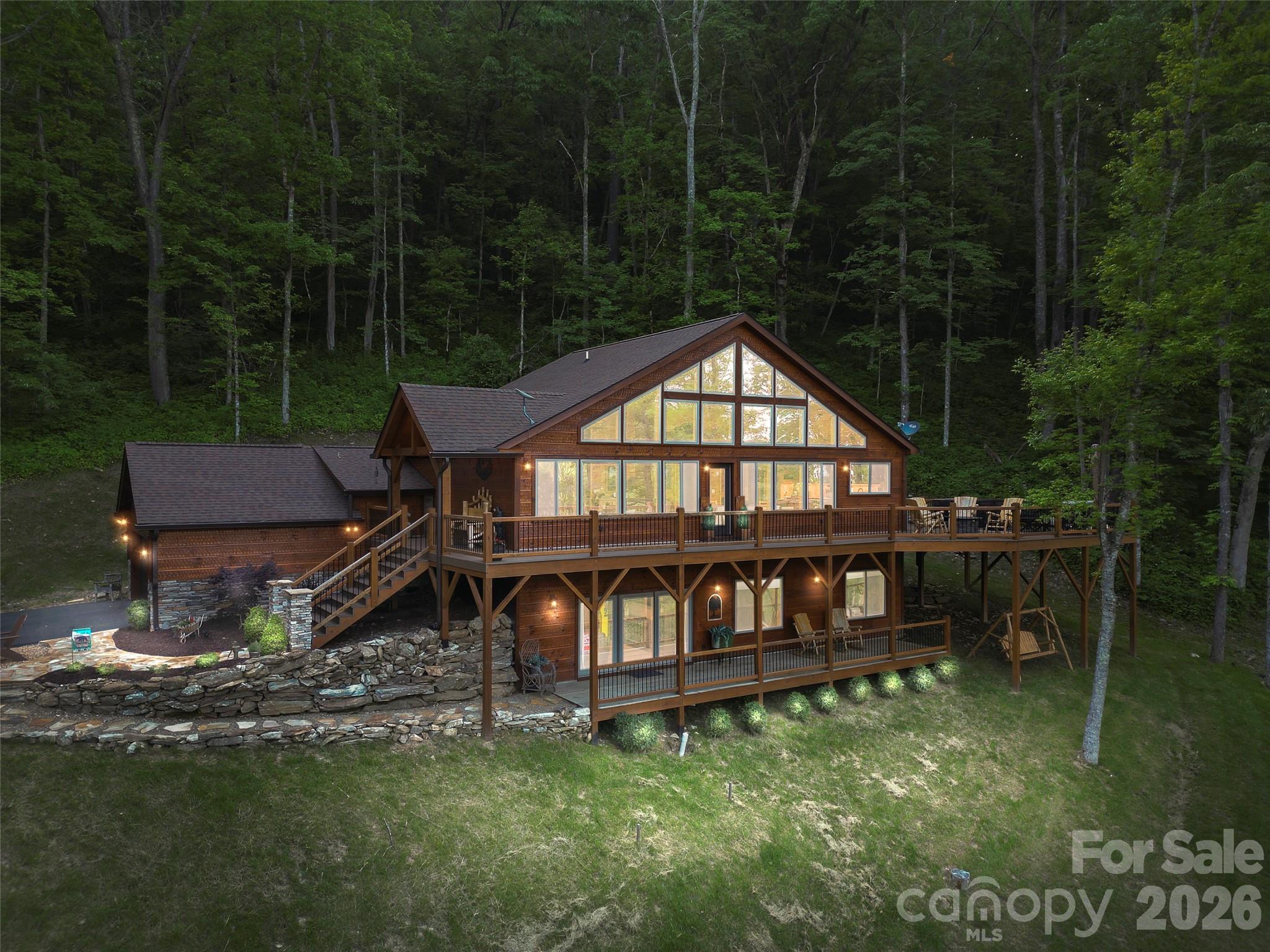 85 Iga Trail — Maggie Valley