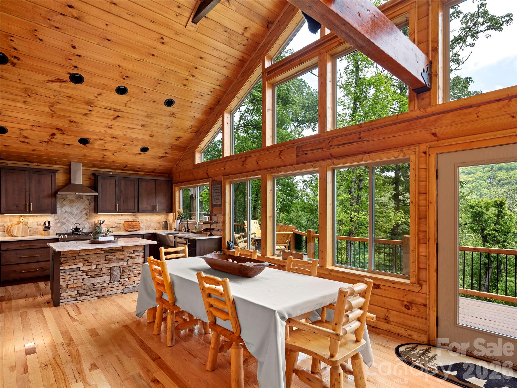 85 Iga Trail — Maggie Valley