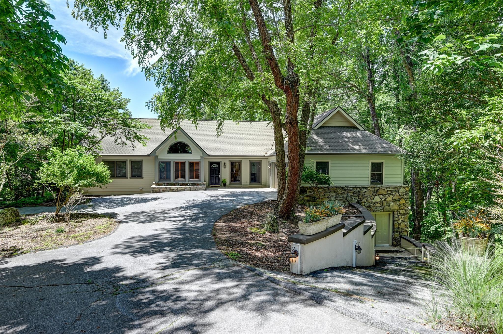 109 Chattooga Run — Hendersonville