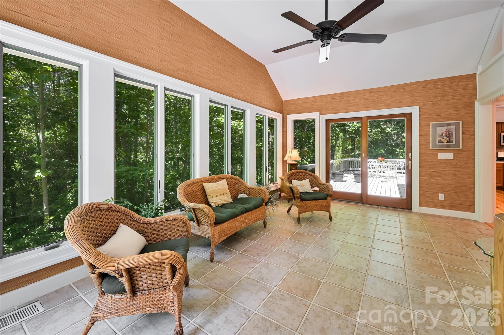 109 Chattooga Run — Hendersonville