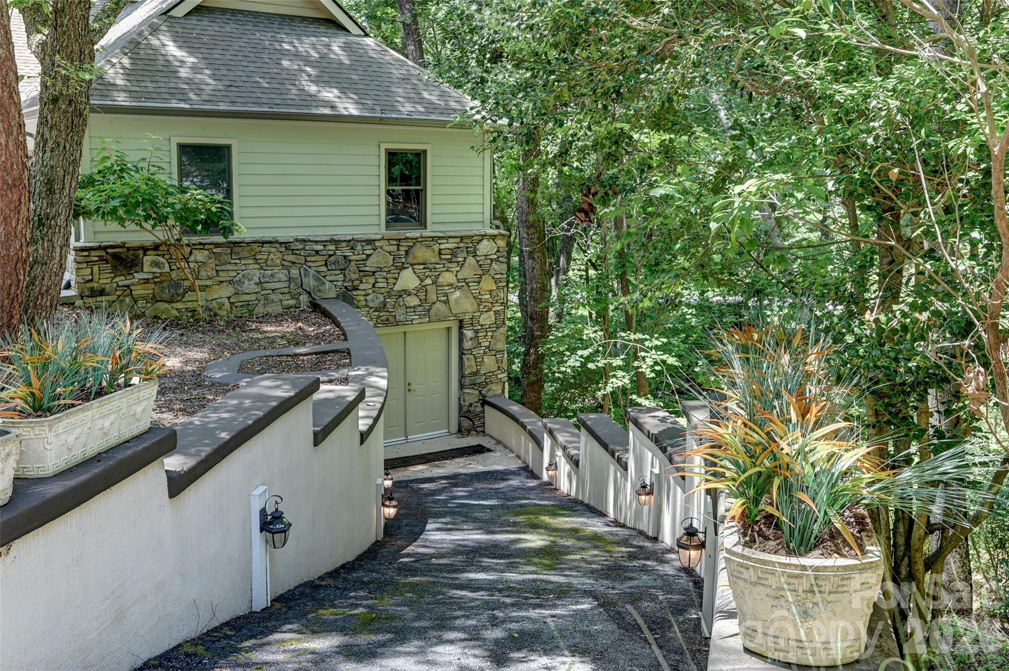 109 Chattooga Run — Hendersonville
