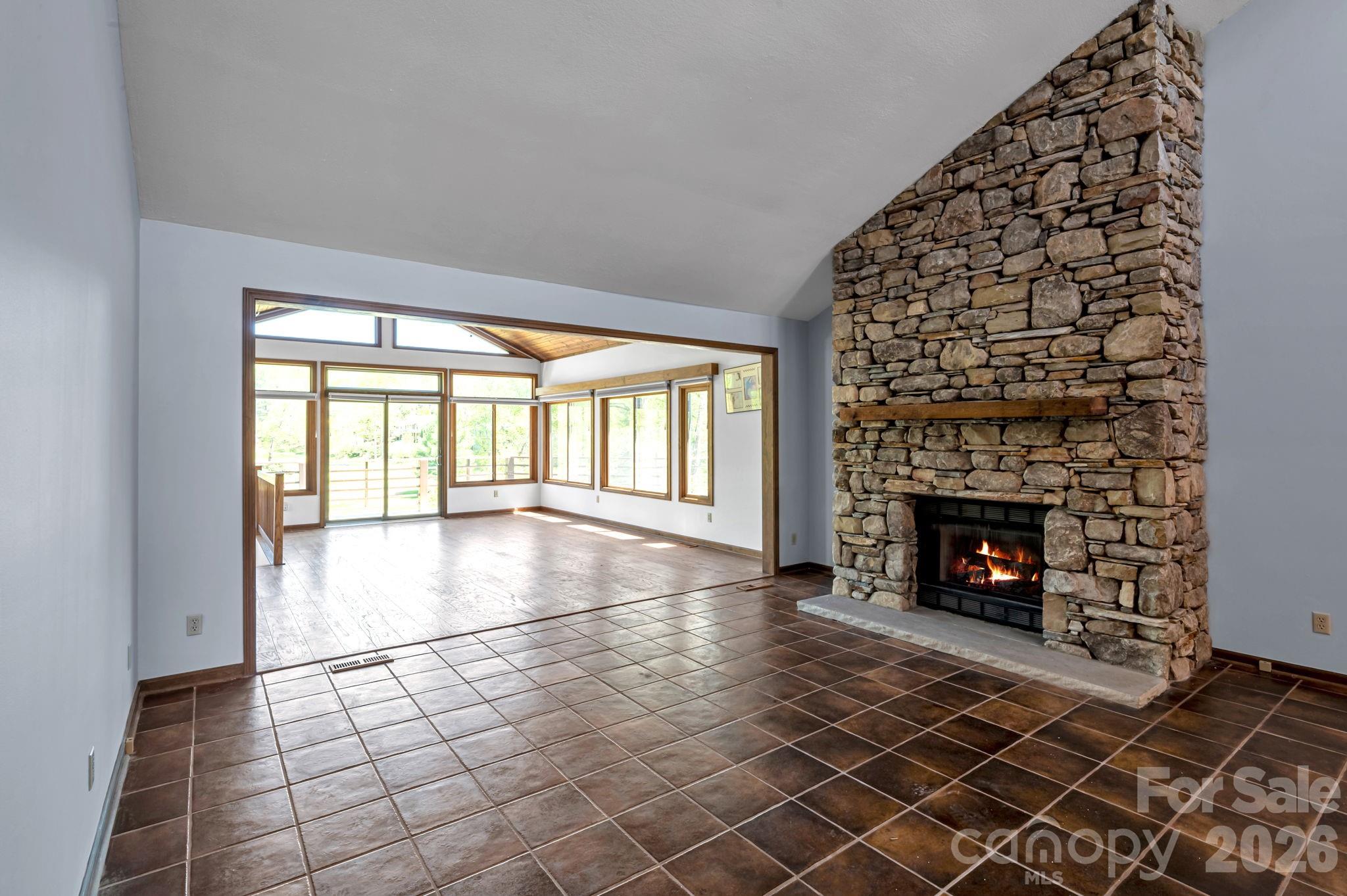 3104 Cove Loop Road — Hendersonville