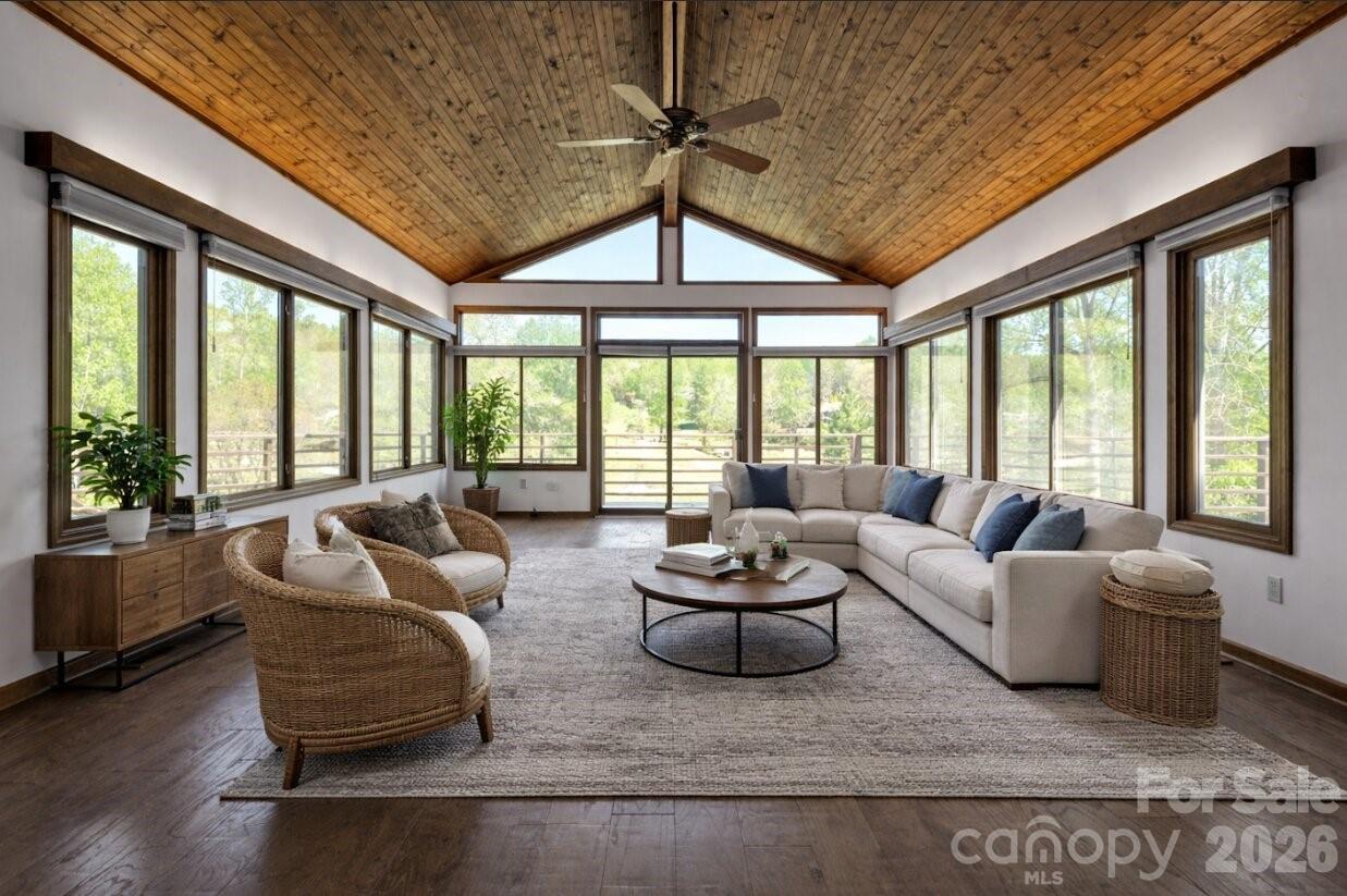 3104 Cove Loop Road — Hendersonville