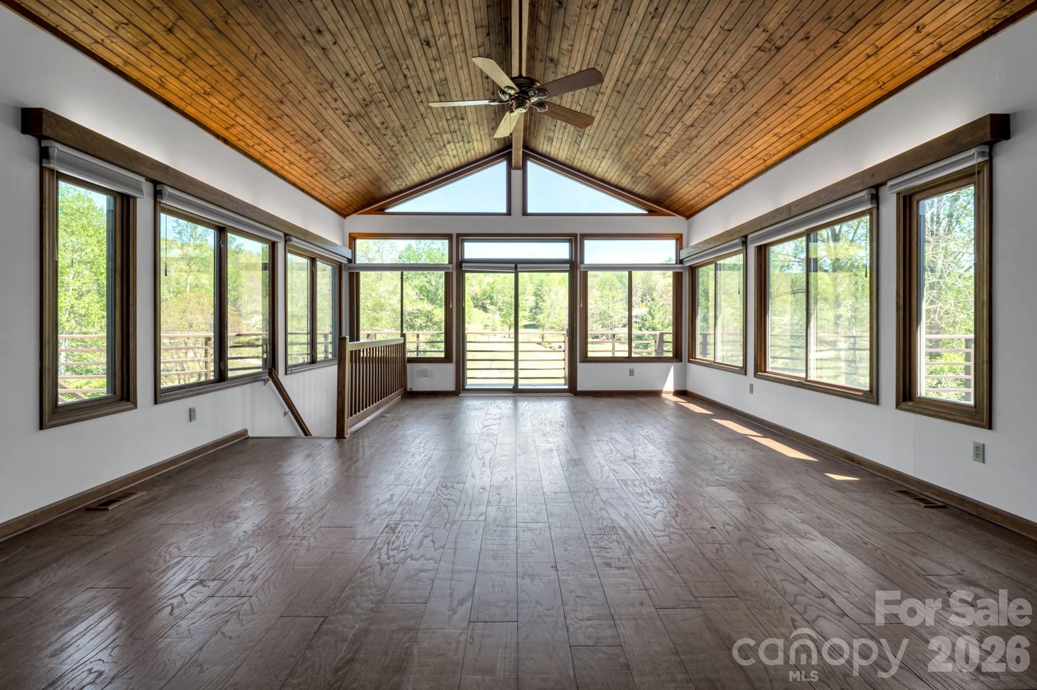 3104 Cove Loop Road — Hendersonville