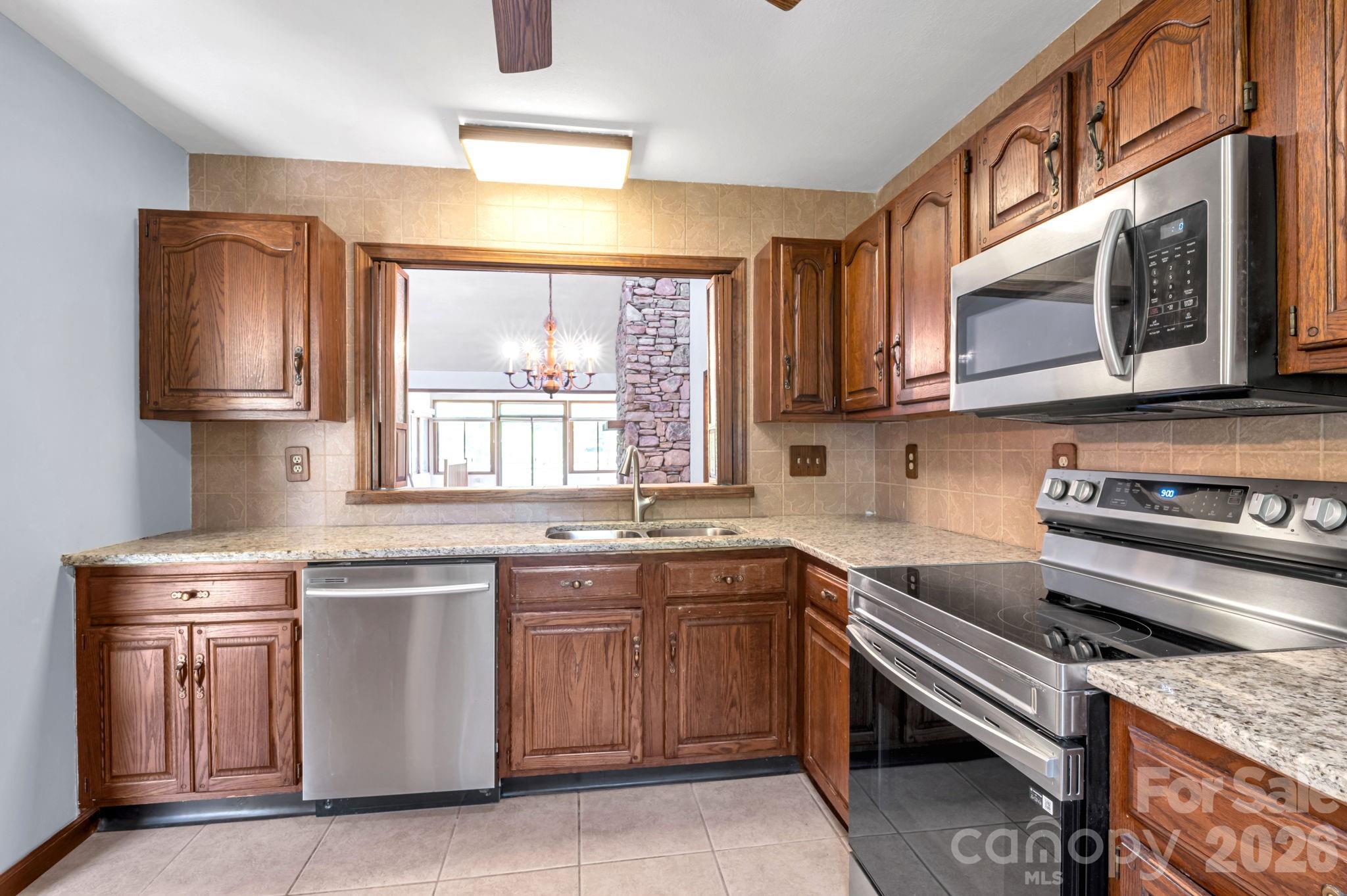3104 Cove Loop Road — Hendersonville
