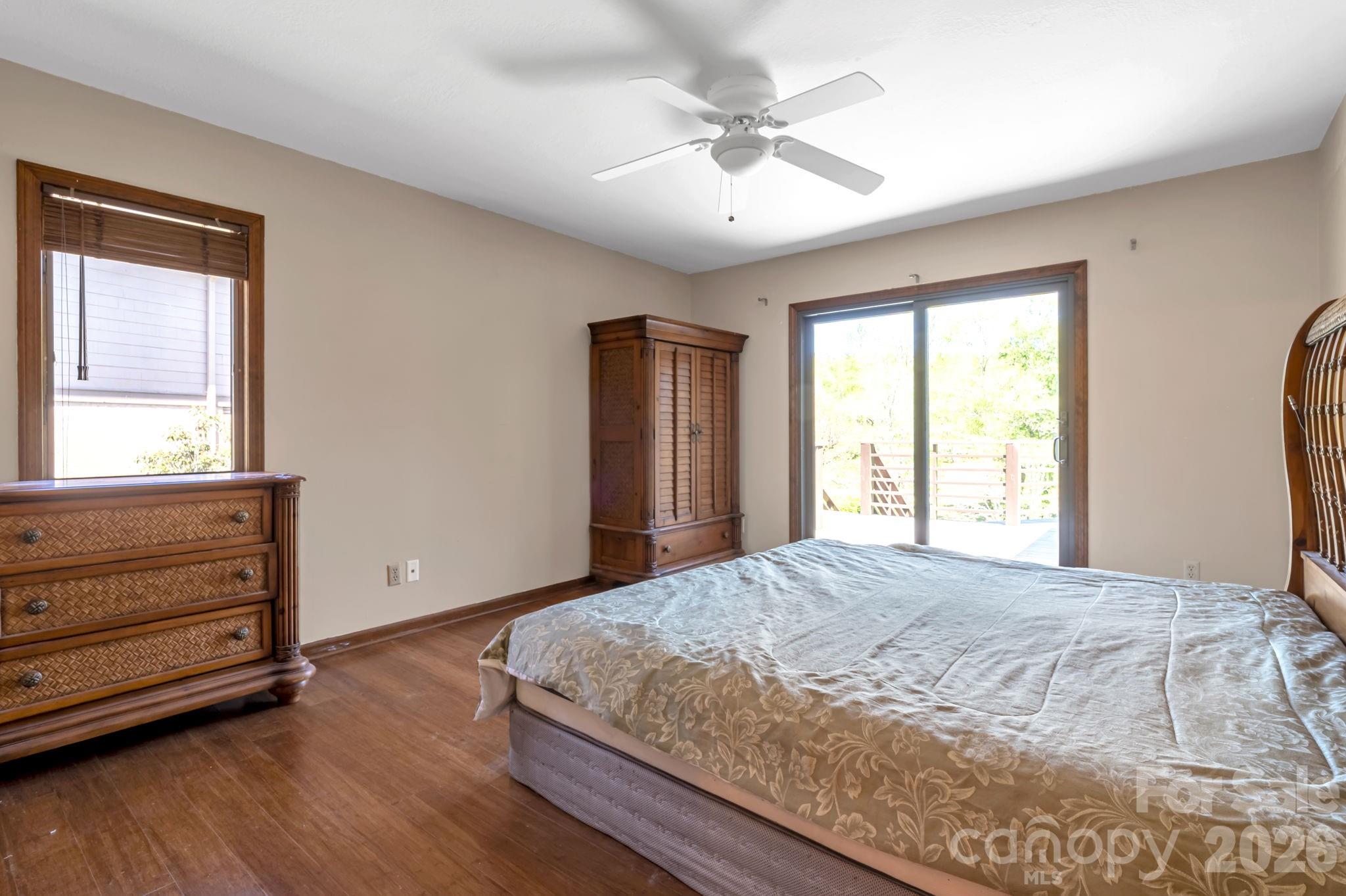 3104 Cove Loop Road — Hendersonville