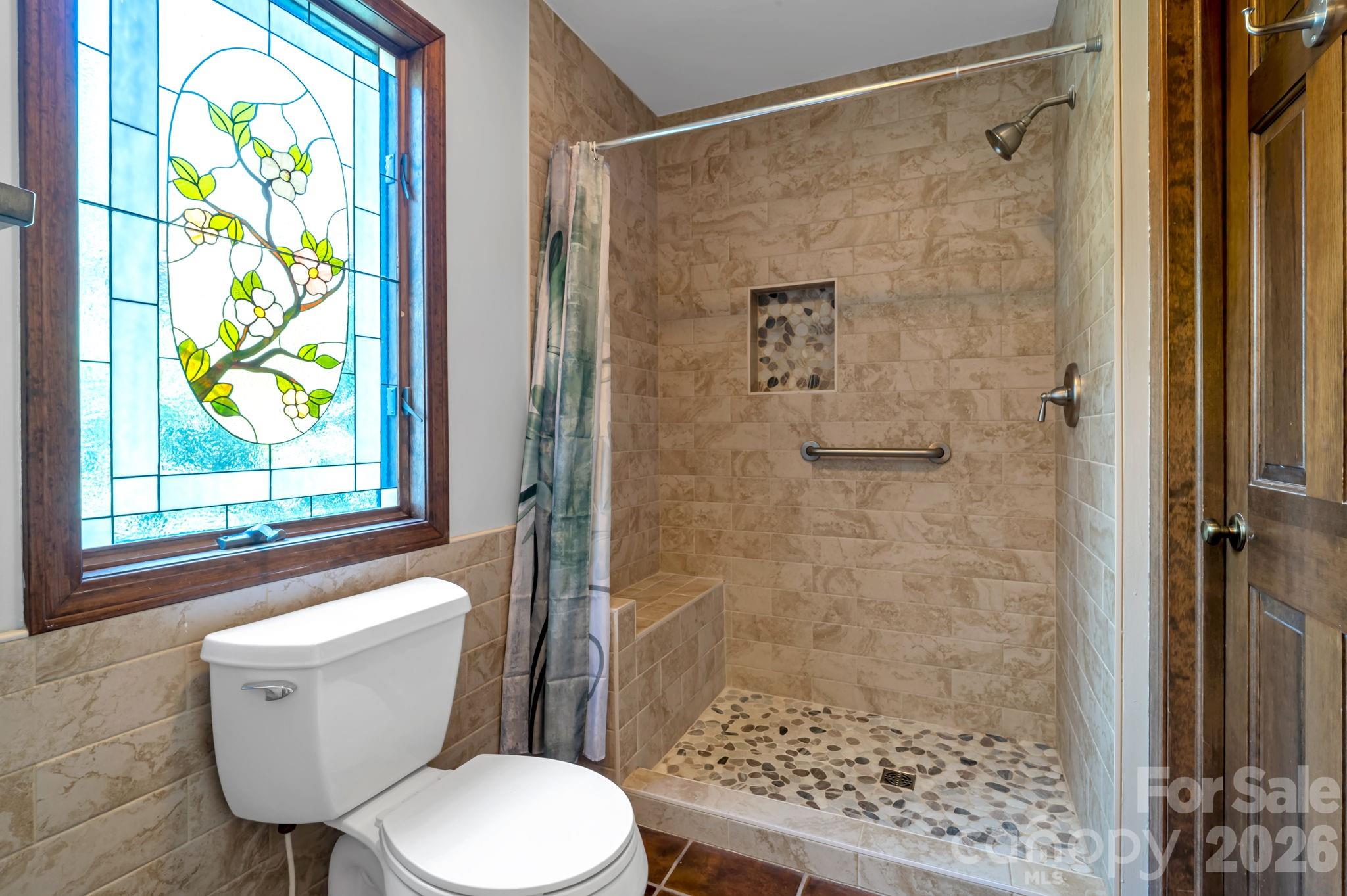 3104 Cove Loop Road — Hendersonville