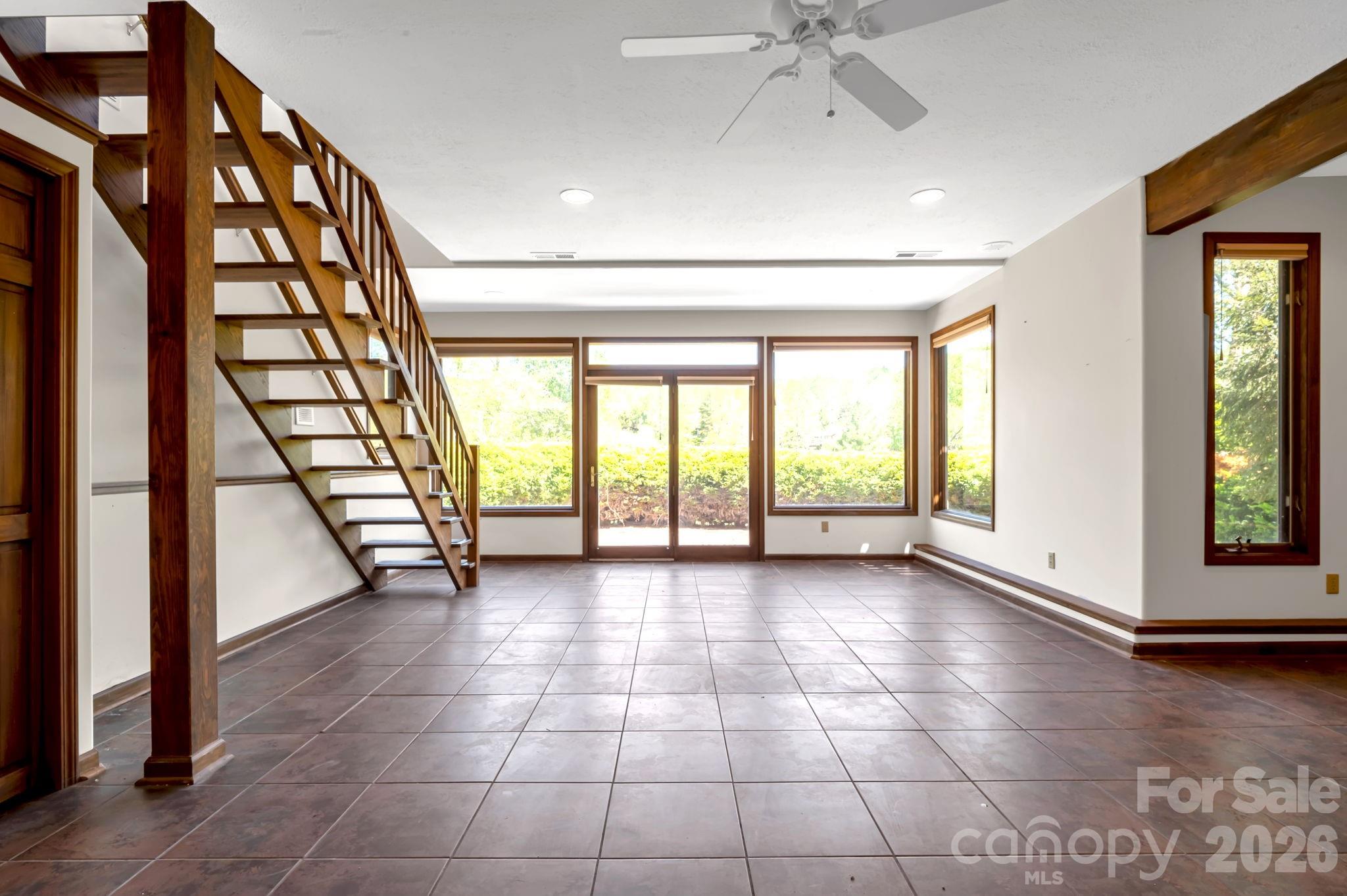 3104 Cove Loop Road — Hendersonville
