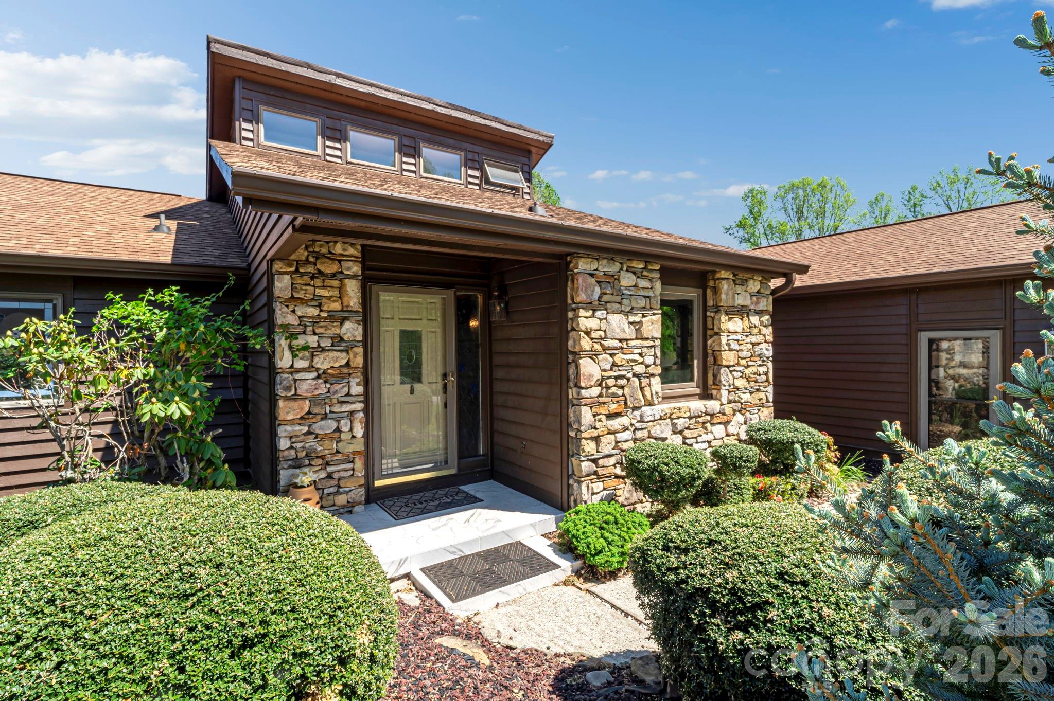 3104 Cove Loop Road — Hendersonville