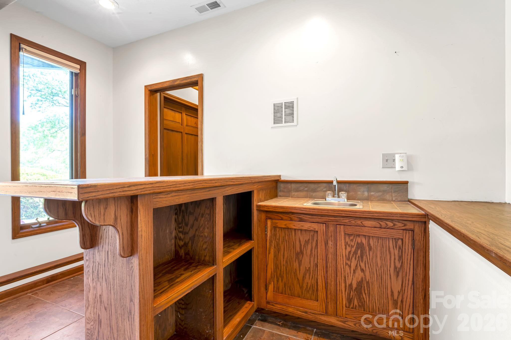 3104 Cove Loop Road — Hendersonville