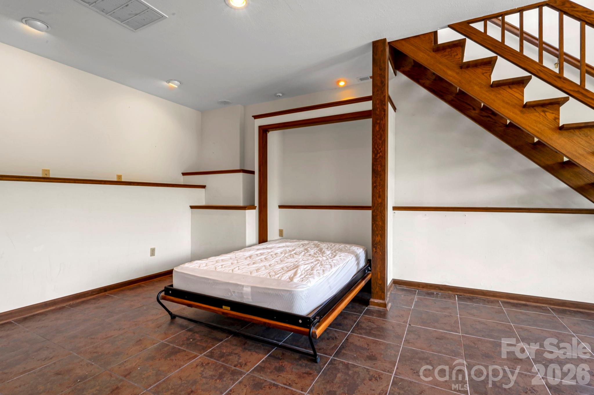 3104 Cove Loop Road — Hendersonville