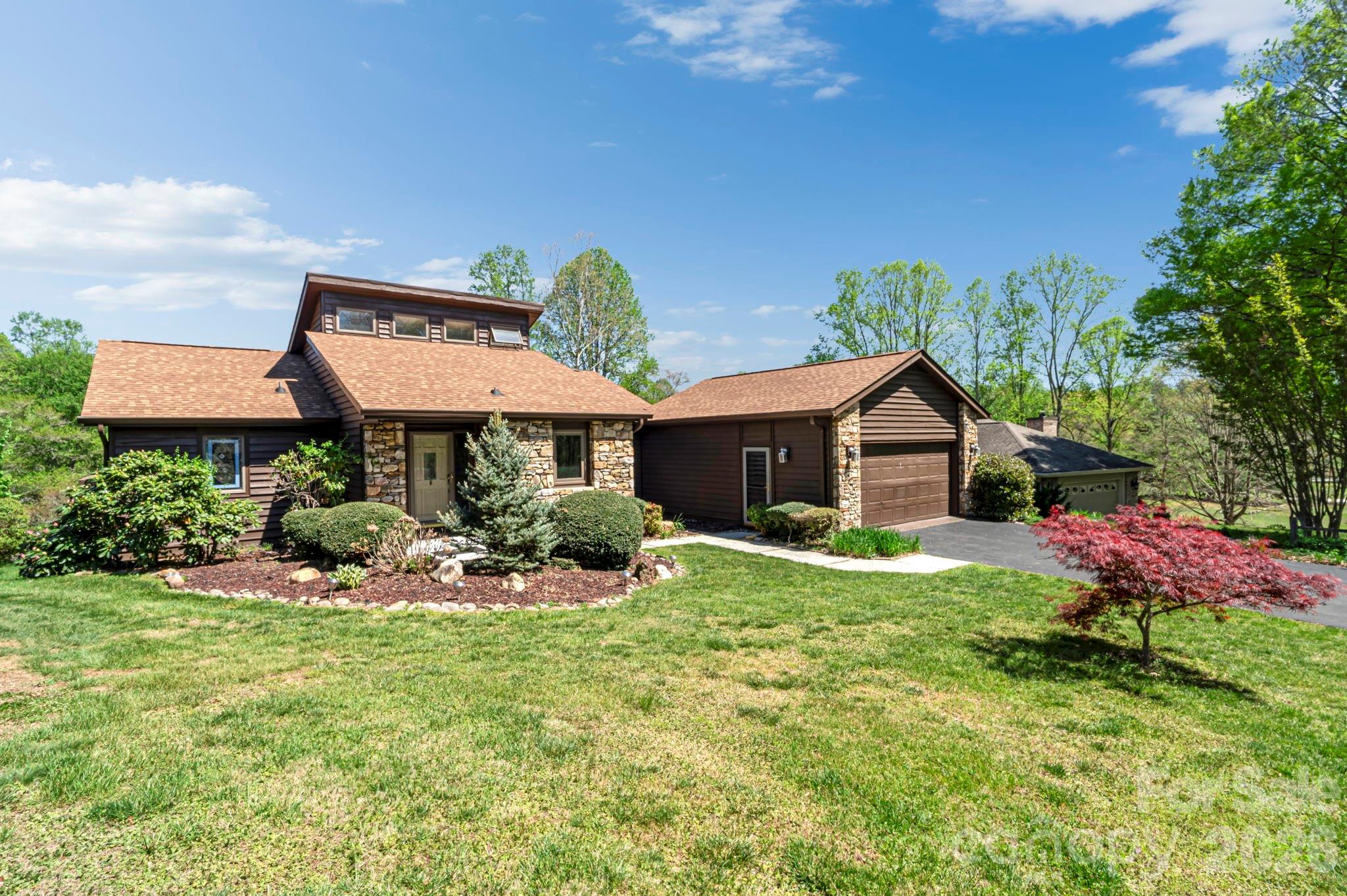 3104 Cove Loop Road — Hendersonville
