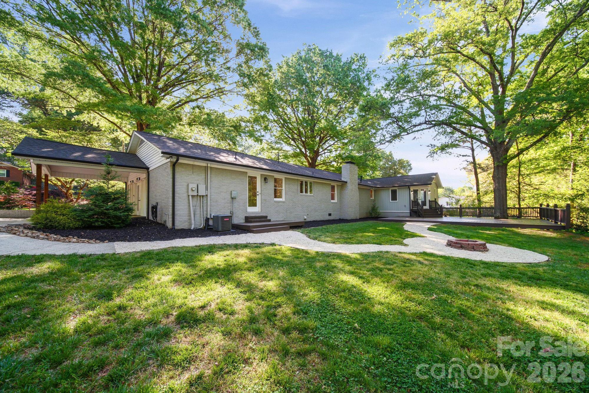 570 Crestside Drive SE — Concord